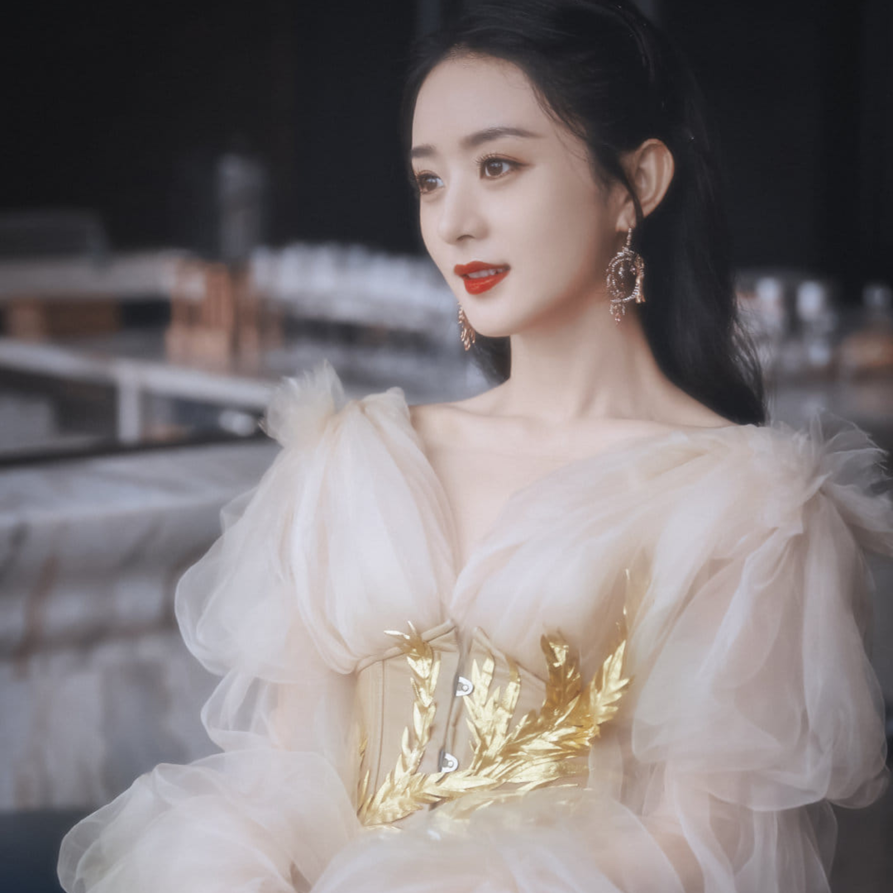 Triệu Lệ Dĩnh giàu tới mức nào mà ở biệt thự 500 tỷ, tặng vòng vàng cho con của Tạ Na? episode artwork