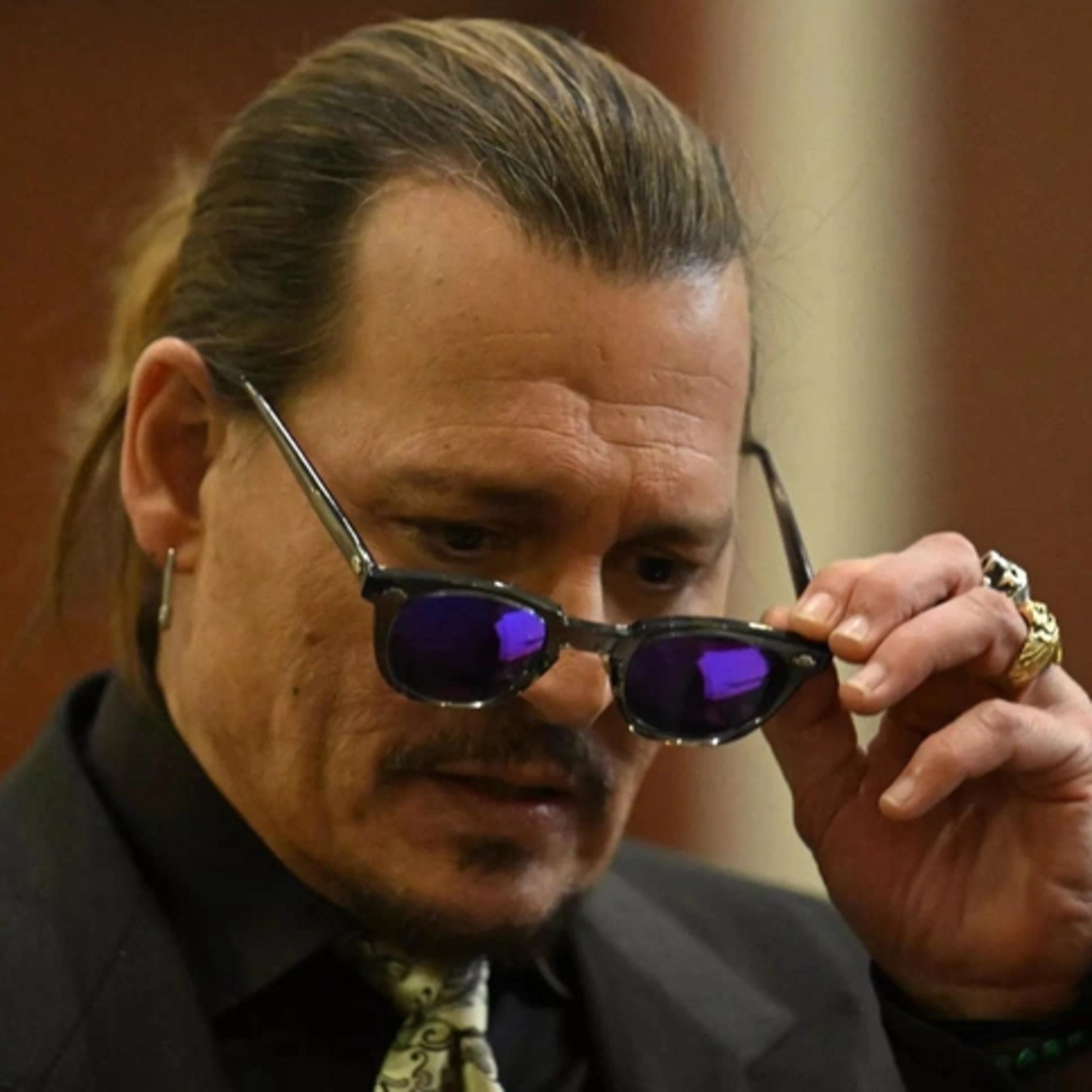 Johnny Depp ‘động tay động chân’ với nhân viên đoàn phim: Gregg Brooks quyết kiện tới cùng episode artwork
