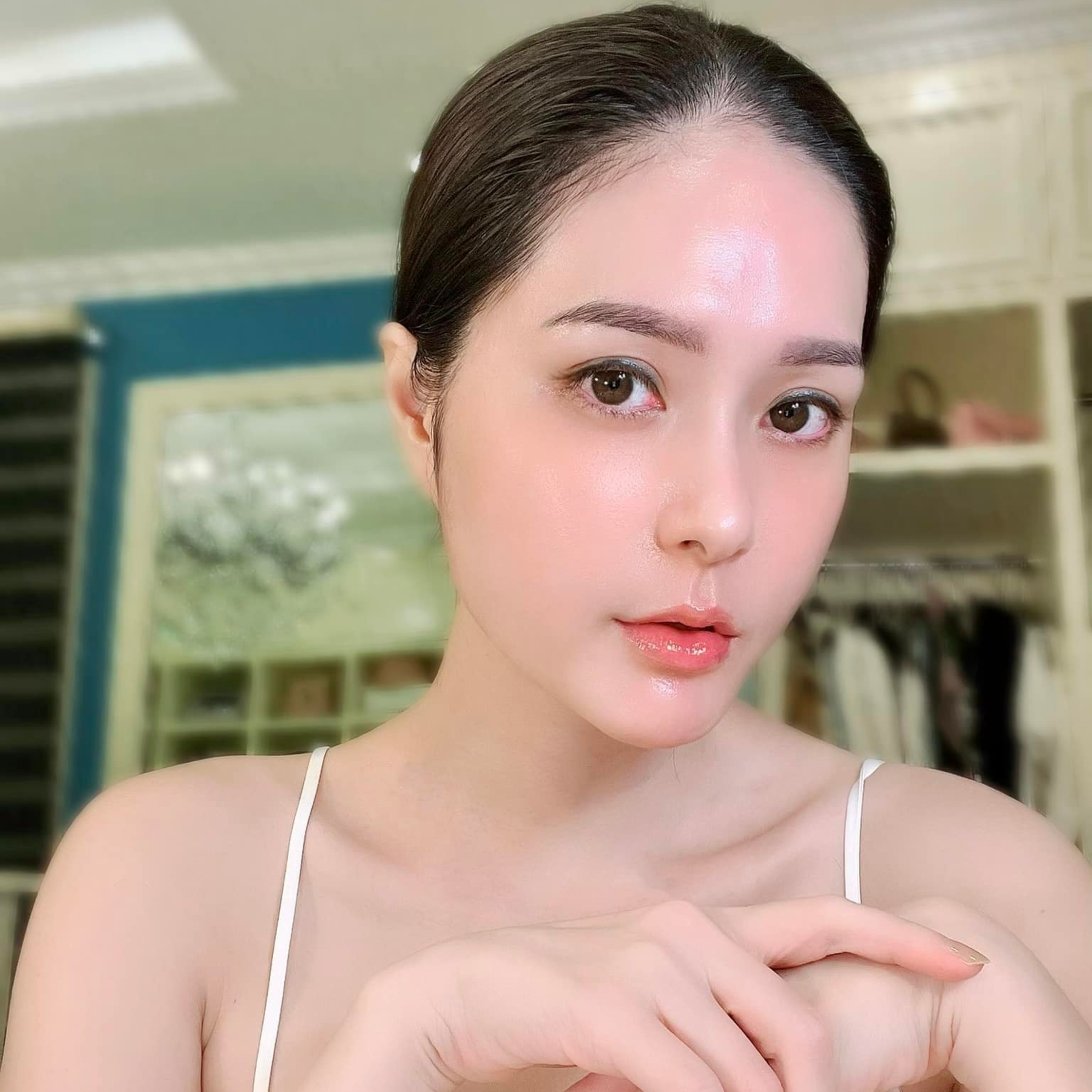 Vợ chồng Đoàn Di Băng bị đồn công ty kinh doanh thất bát, phải thế chấp xe sang để trả nợ episode artwork