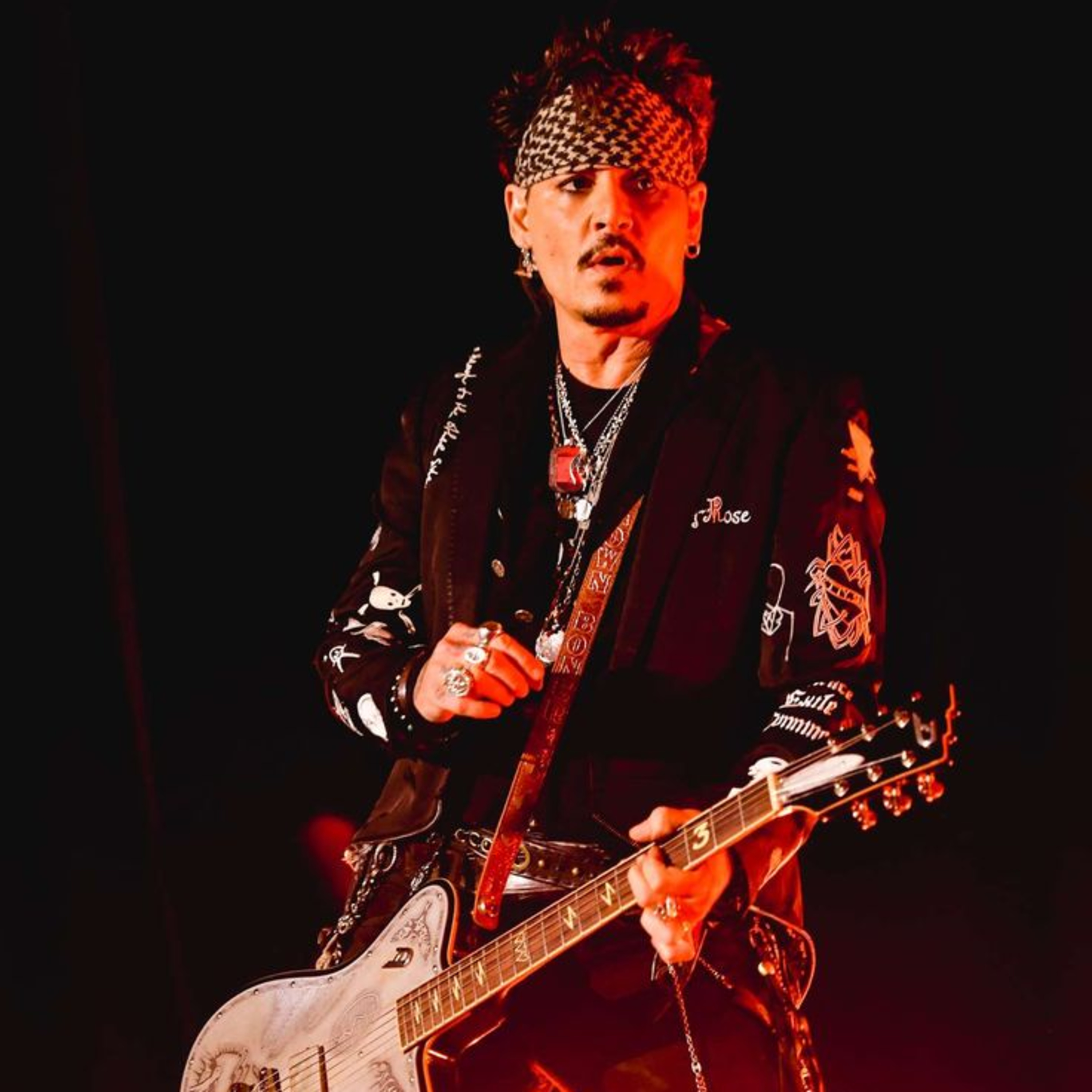 Johnny Depp và chiến dịch đánh bóng tên tuổi, xây dựng hình ảnh sao hạng A sau vụ kiện Amber Heard episode artwork