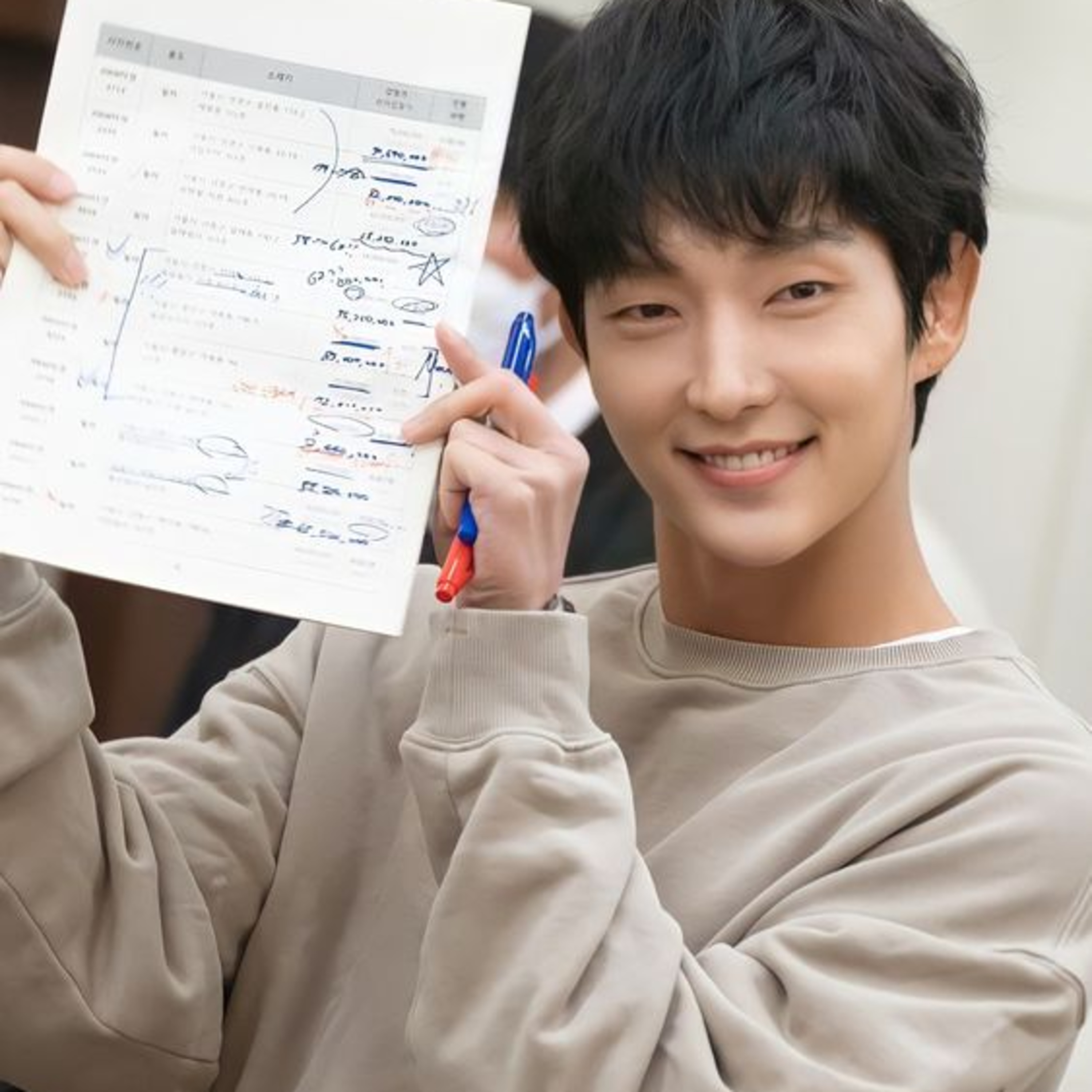Lee Jun Ki bất ngờ xuất hiện tại Việt Nam, visual tài tử U40 chấp mọi ảnh chụp vội của fan episode artwork