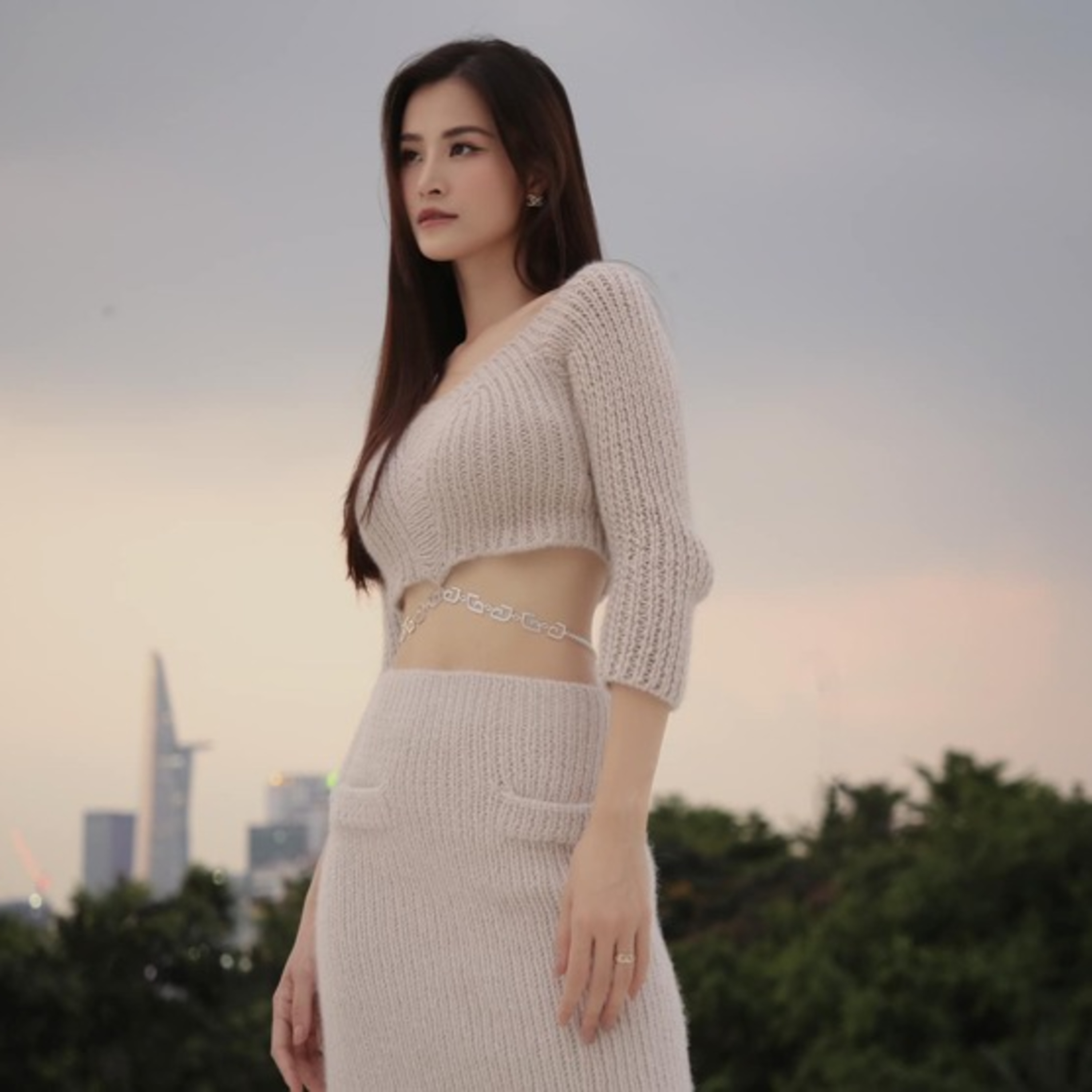Đông Nhi tiếp tục làm dậy sóng cõi mạng cho 'bay màu' bài chê fan lẫn xin lỗi episode artwork