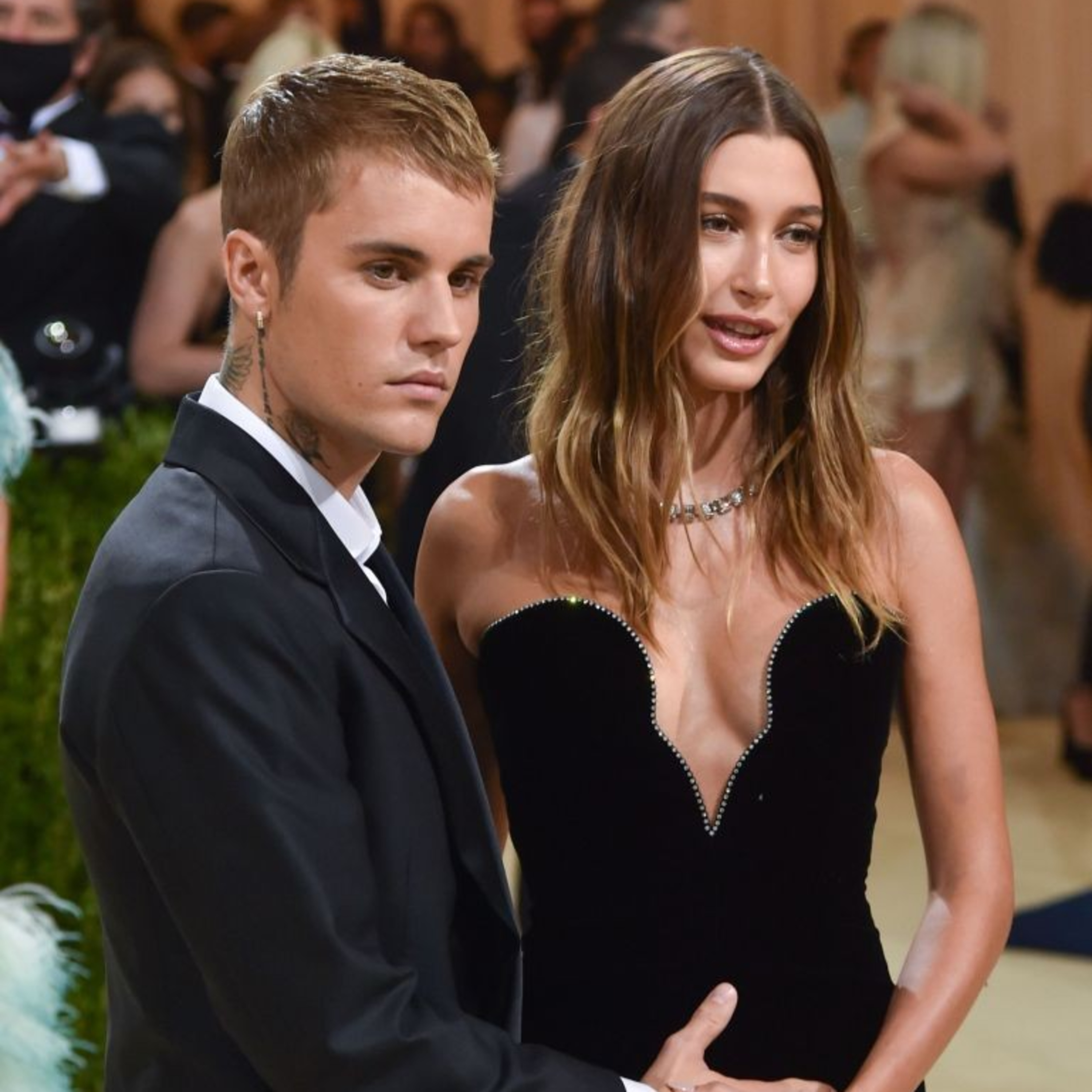 Hailey được 'giải oan' khi bị chỉ trích lợi dụng bệnh tình Justin Bieber để quảng bá bản thân episode artwork
