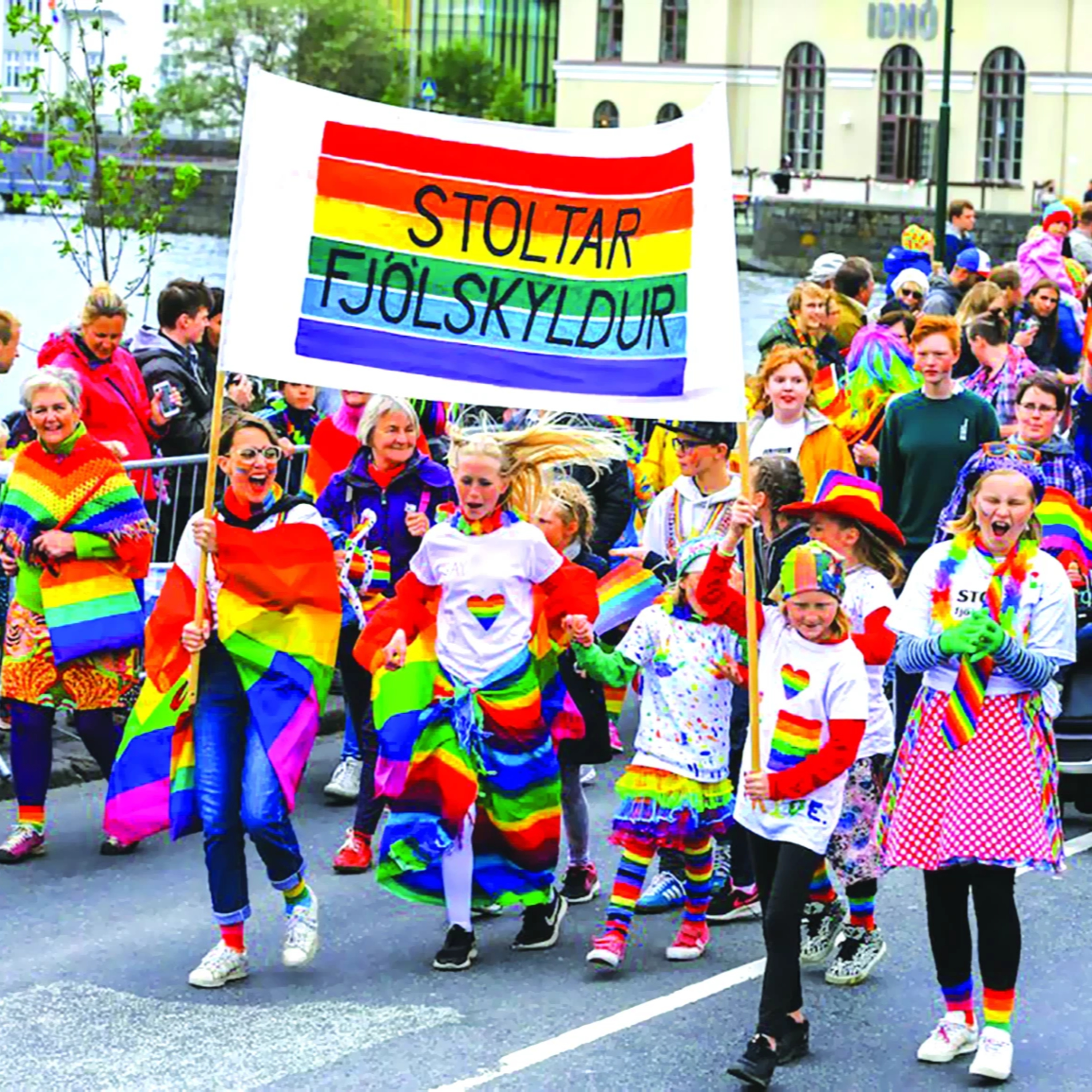 Bố mẹ chi tiền khủng ép con đi chữa đồng tính, thực trạng LGBTQ+ vẫn bị xem là những người “mắc bệnh” episode artwork