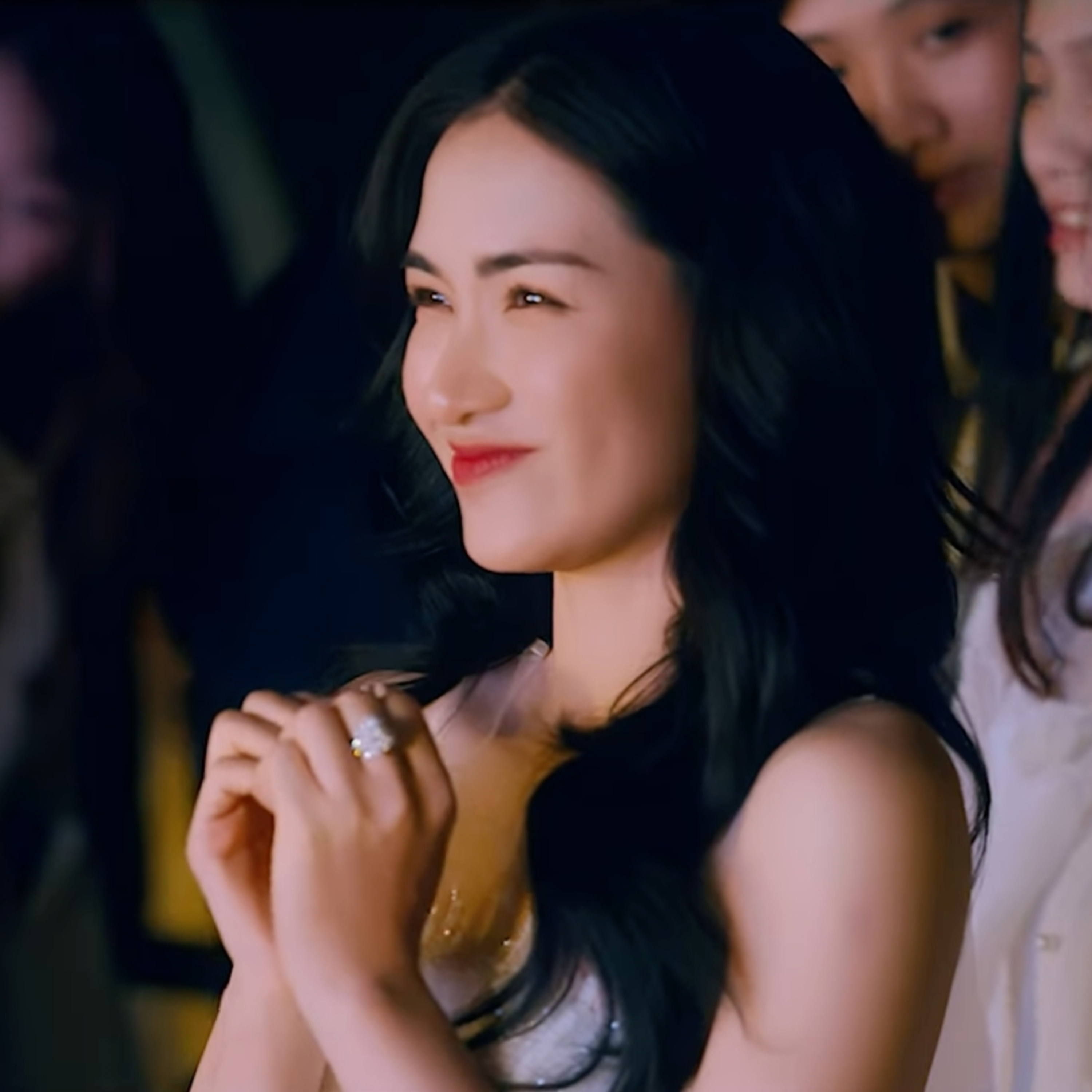 Hòa Minzy, Phi Thanh Vân và hội bà mẹ đơn thân xinh đẹp - tài năng - giàu có của Vbiz episode artwork