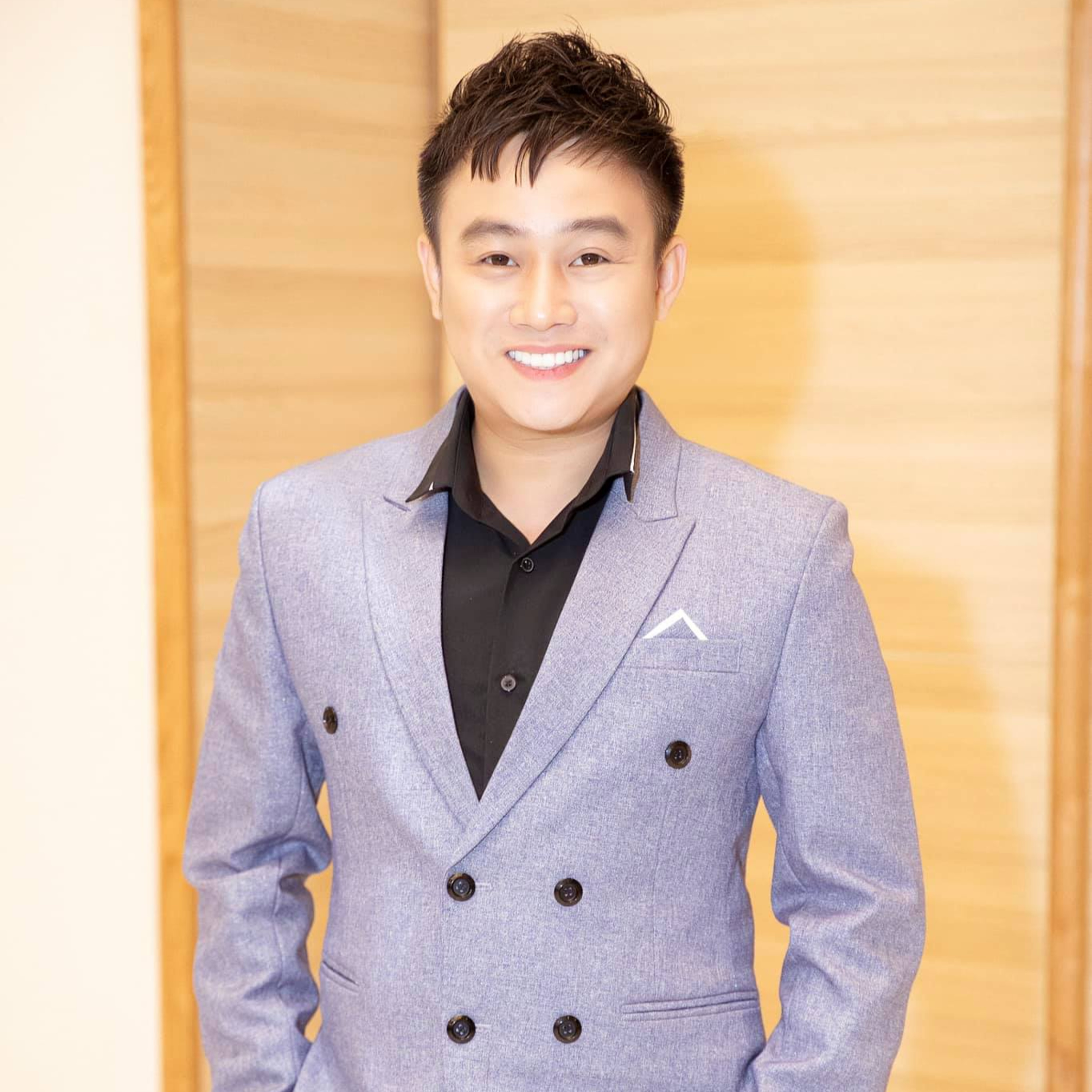 Hữu Tín từng hứa không bao giờ biến chất khi vào showbiz, mẹ ruột khẳng định “con tôi ngoan lắm” episode artwork