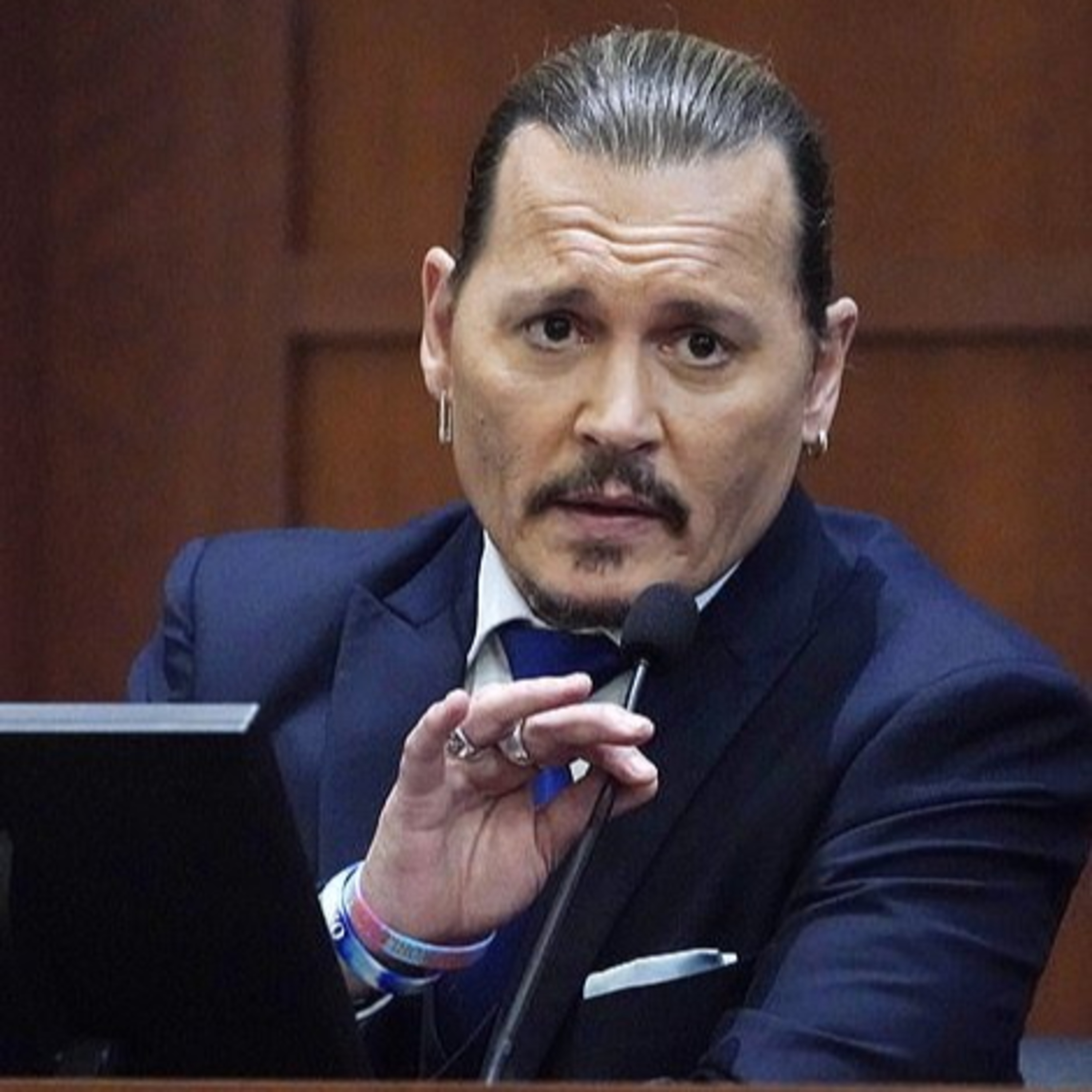 Johnny Depp sẽ kiện Amber Heard lần nữa vì pha tự hủy của vợ cũ? episode artwork