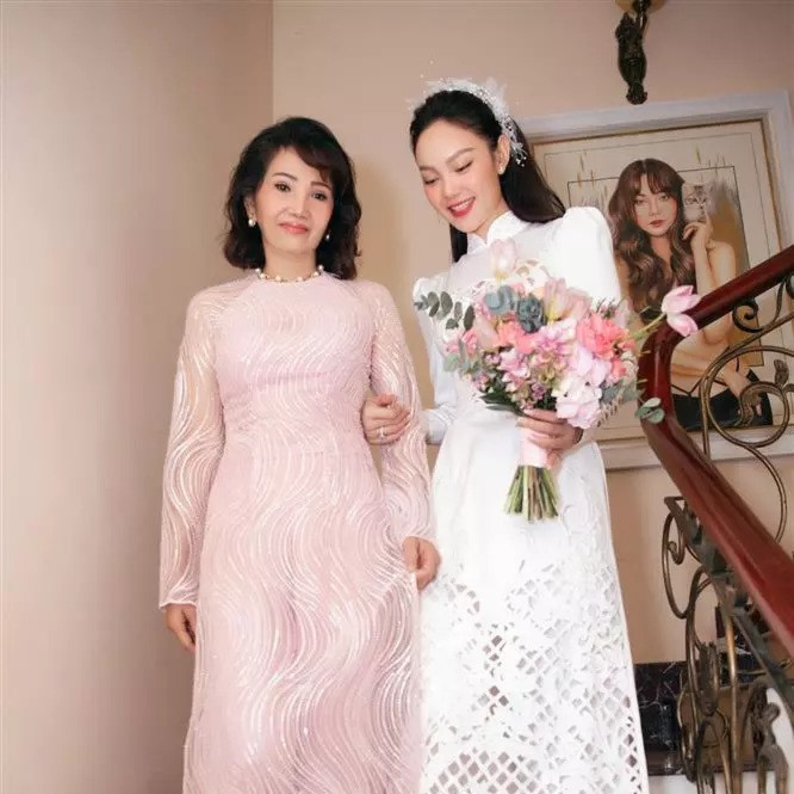 Mẹ ruột Minh Hằng hiếm hoi lộ diện, nhan sắc U60 ngày càng trẻ đẹp gây chú ý episode artwork