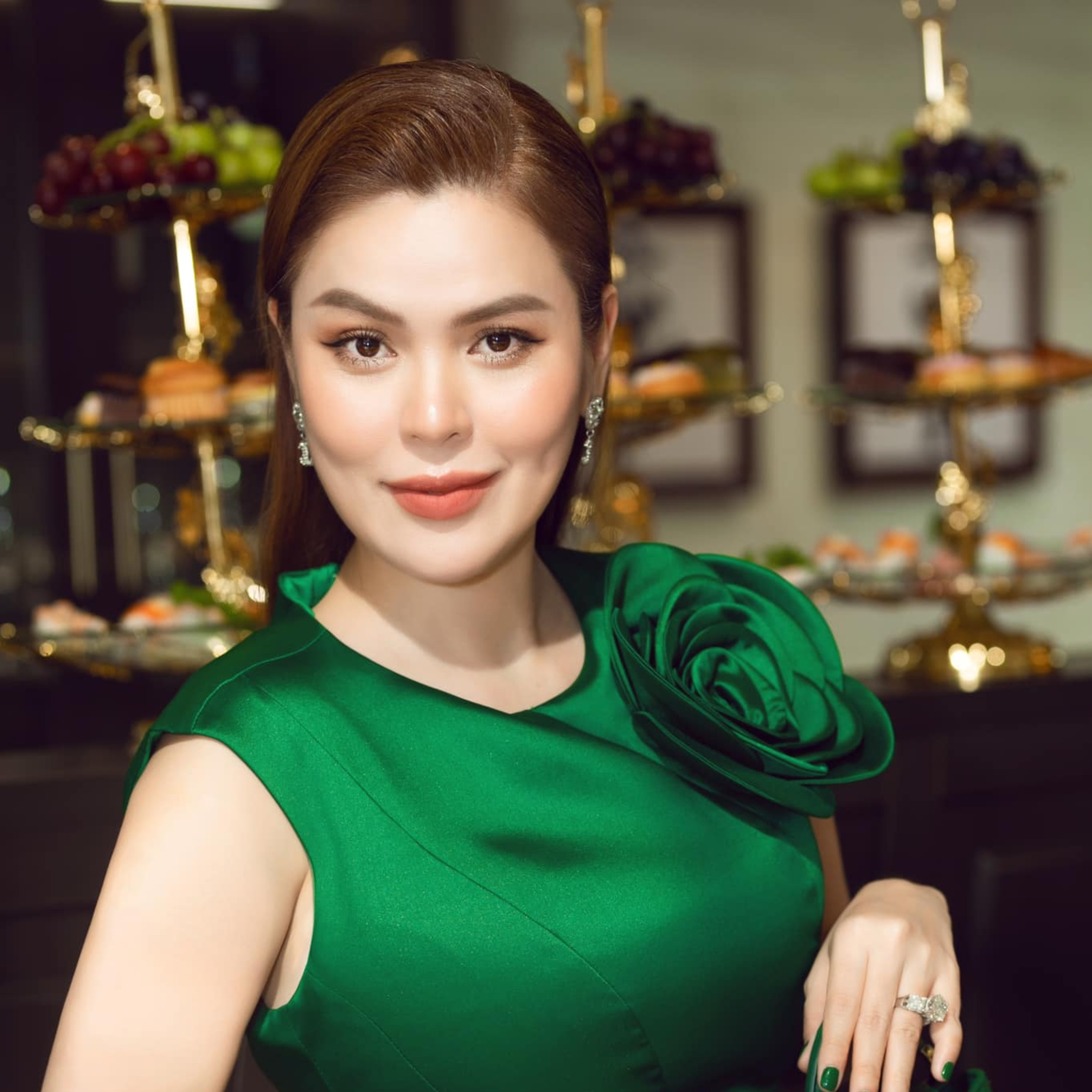 "Hoa hậu ở nhà 200 tỷ" Phương Lê đáp trả cực gắt khi các con bị xỉa xói vì ôm ấp bố ruột  episode artwork