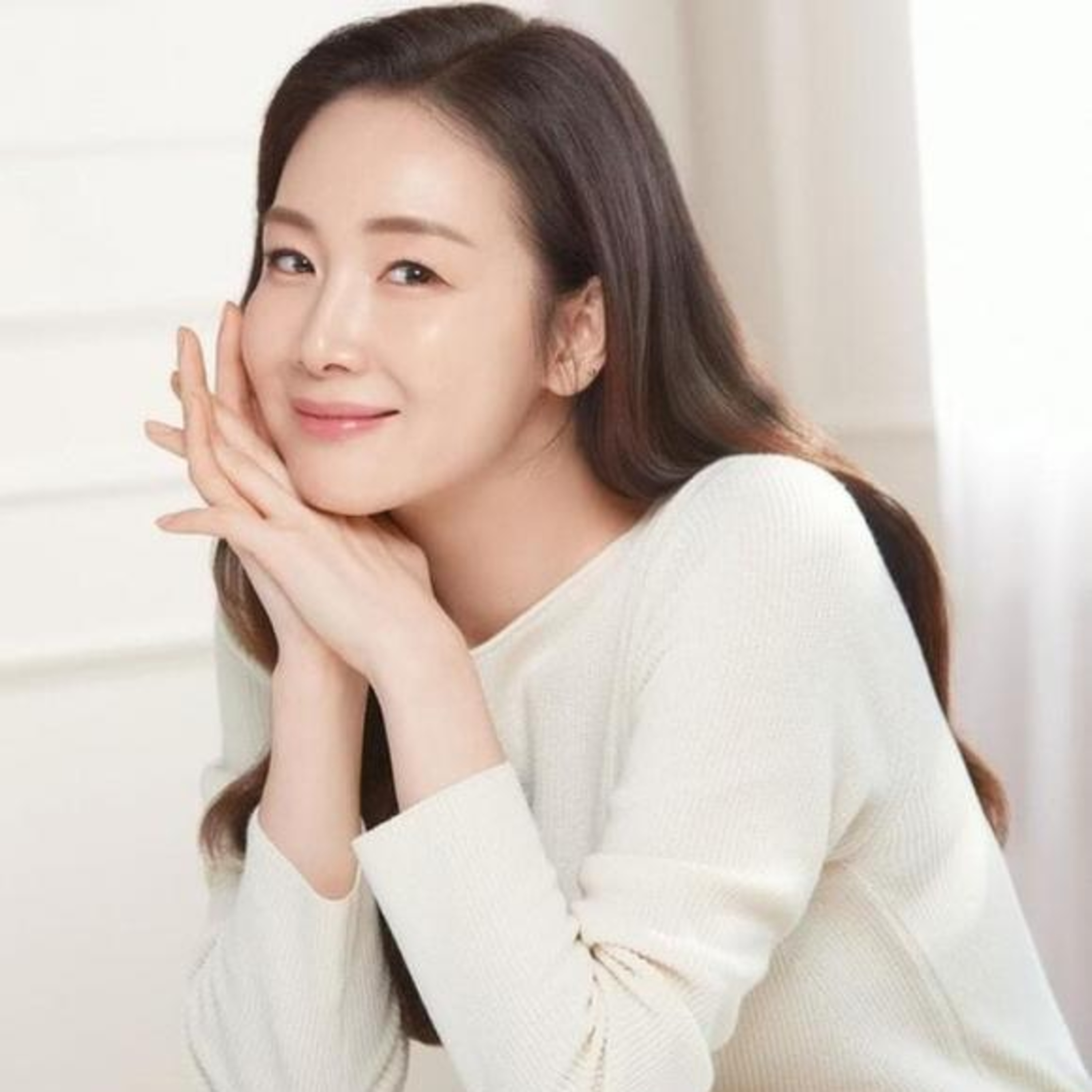 Nữ diễn viên ở độ tuổi 40 bị chồng đâm gục tiết lộ đã gọi cảnh sát hai lần trước khi vụ tấn công xảy ra episode artwork