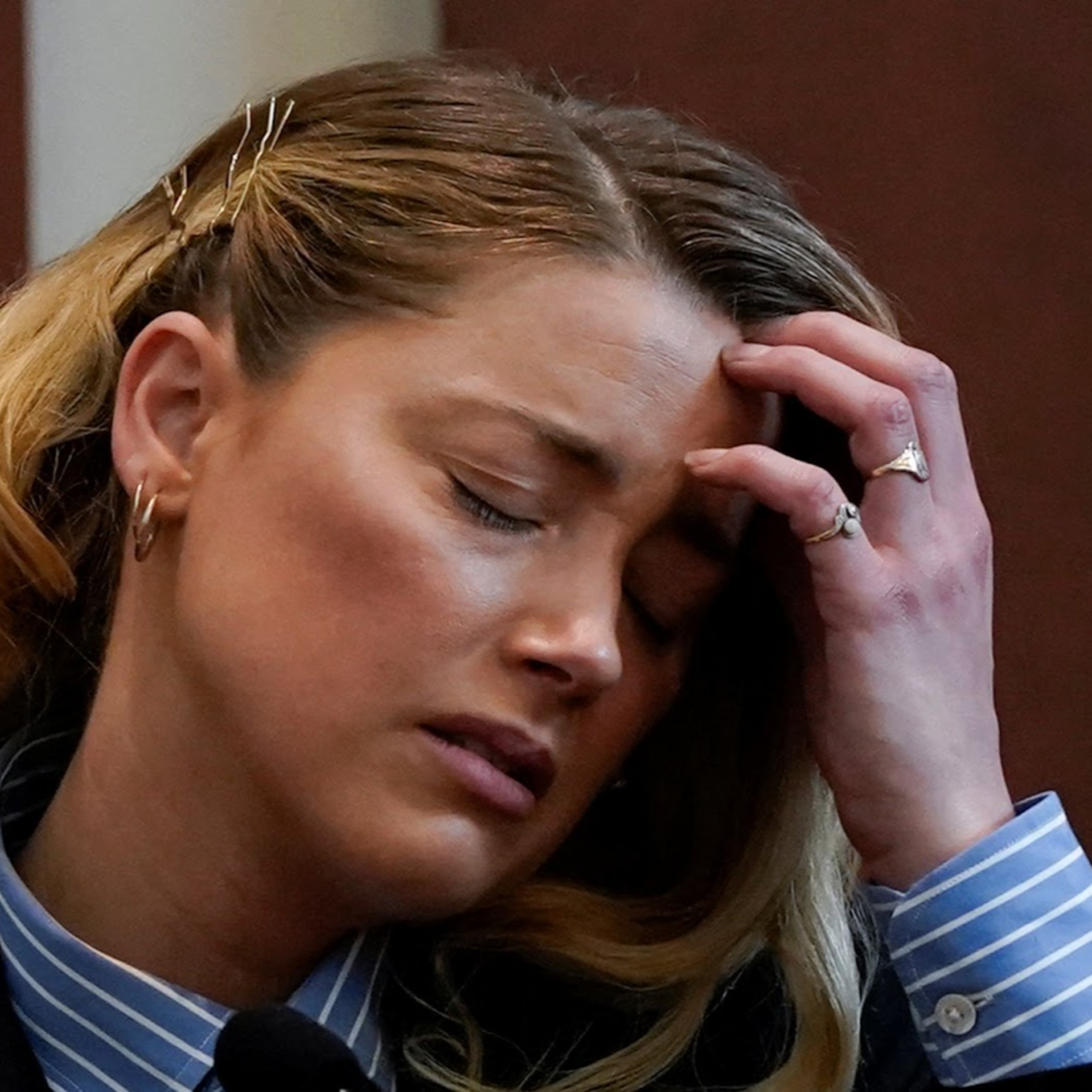 Bồi thẩm đoàn ngủ gật, cho rằng Amber Heard rơi “nước mắt cá sấu” khi kể tội Johnny Depp tại tòa episode artwork