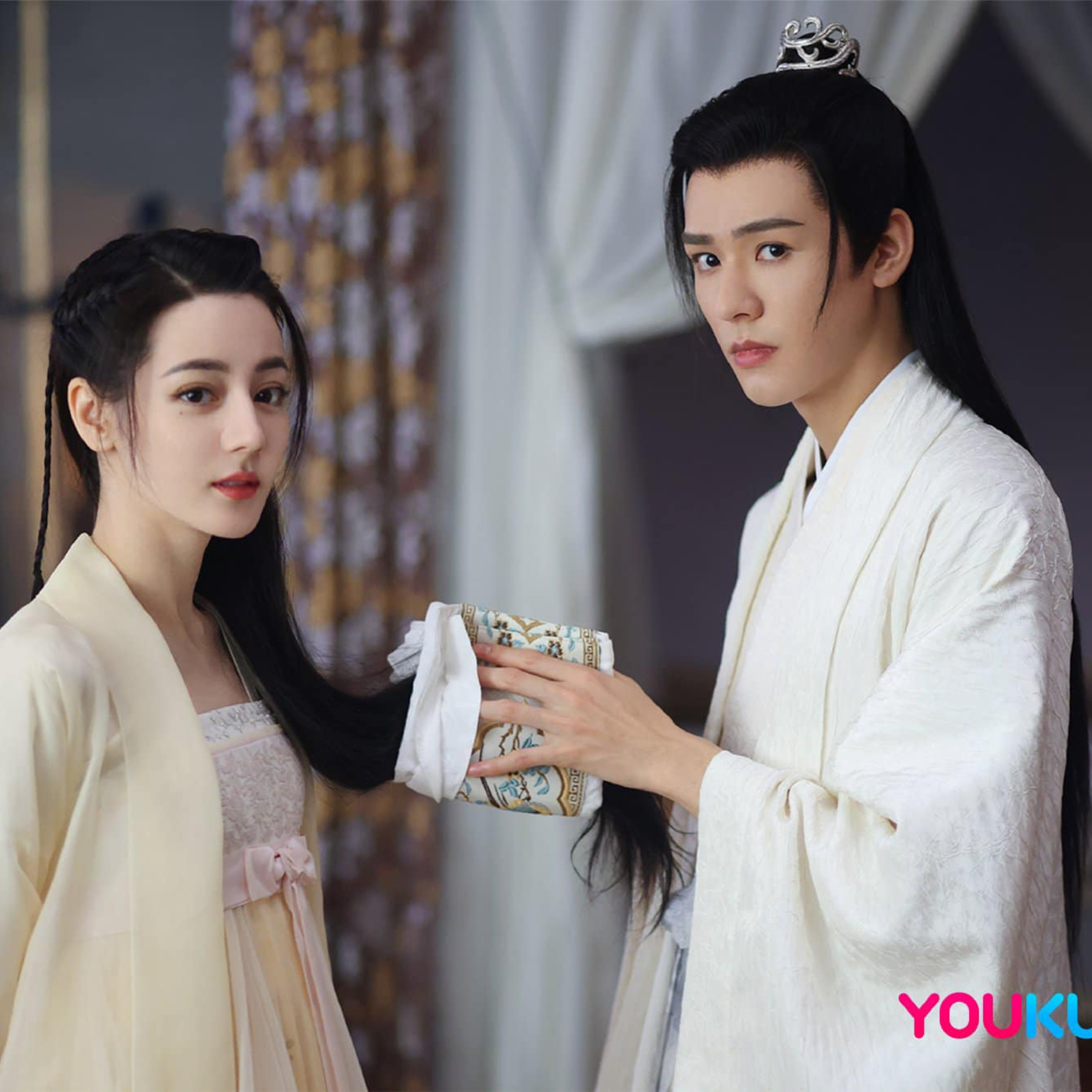 Địch Lệ Nhiệt Ba bị Dương Tử “cướp sóng truyền hình”, tất cả là vì Cung Tuấn? episode artwork