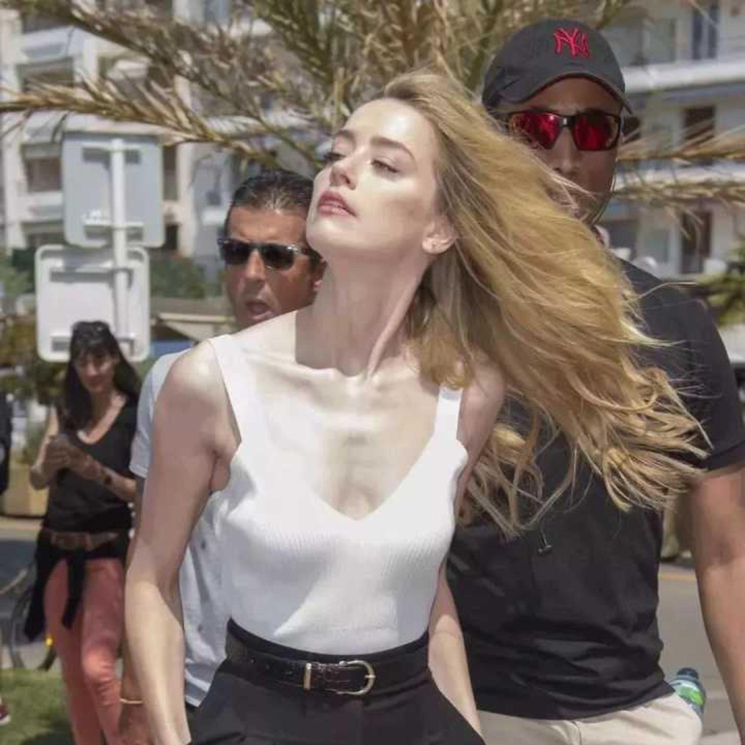 Amber Heard thừa nhận đau đớn vì không được xem 'như một con người' sau vụ kiện với Johnny Depp episode artwork