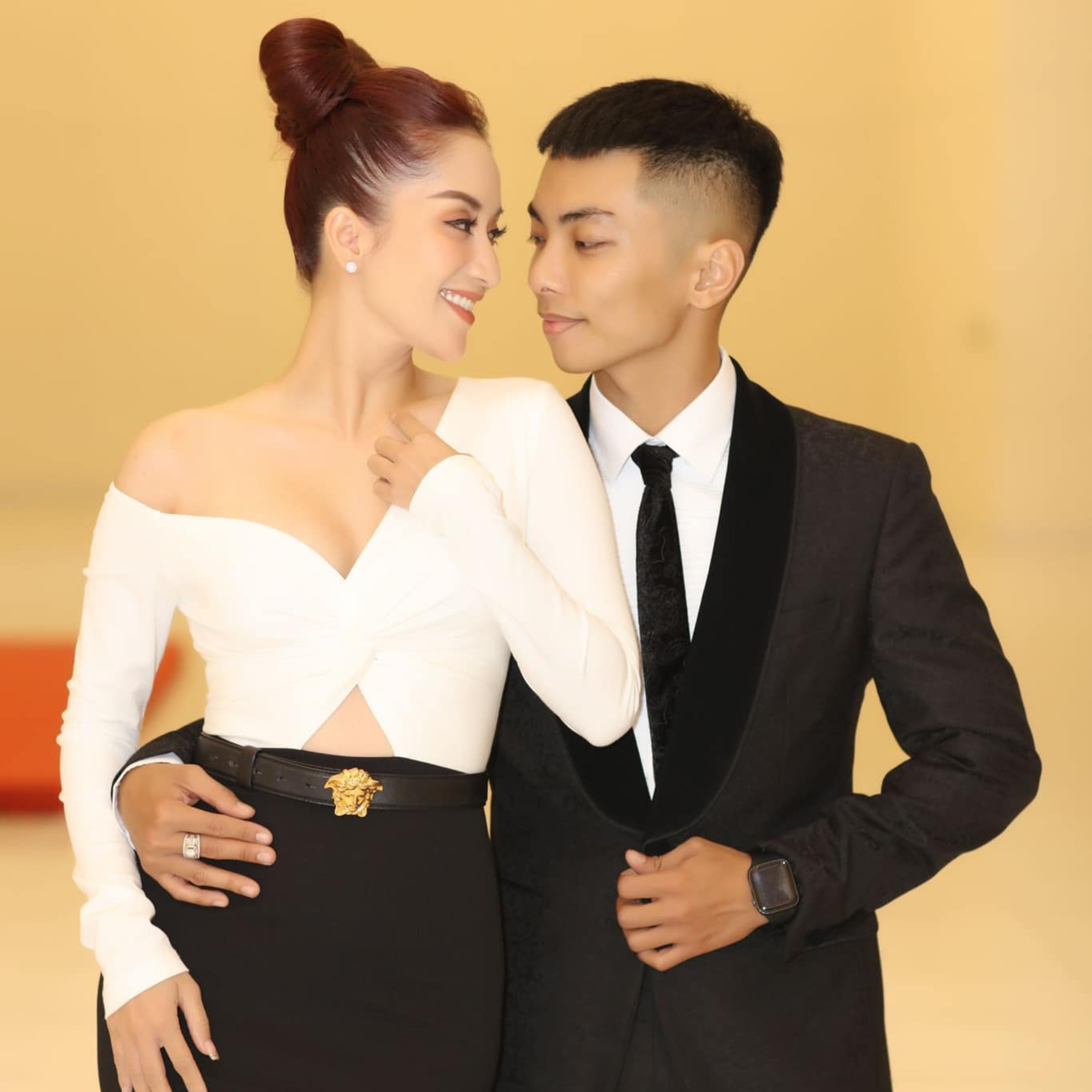 Phan Hiển đáp trả đầy bất ngờ khi bị nói lấy Khánh Thi chỉ vì tiền episode artwork