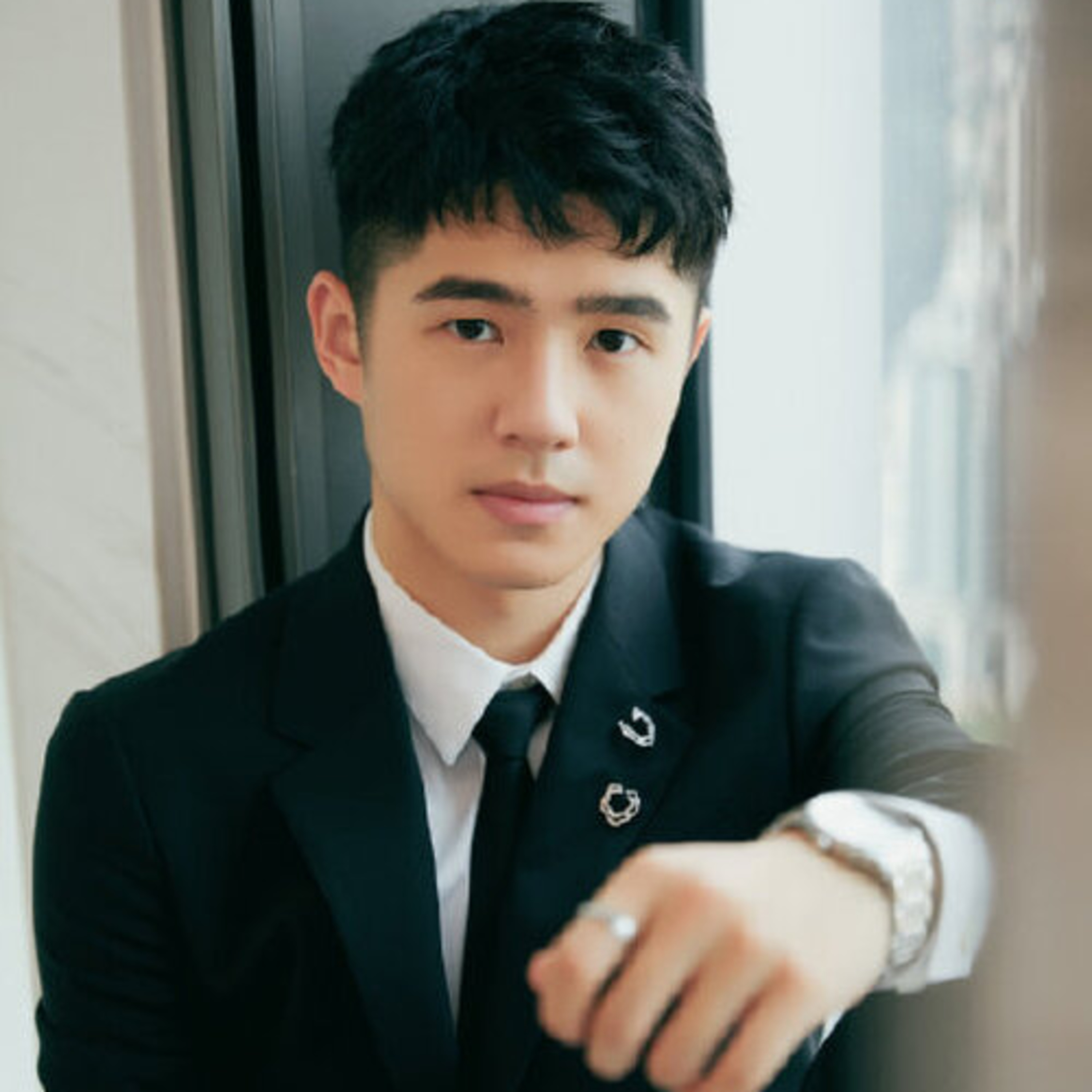 Lưu Hạo Nhiên - Nam thần thanh xuân của màn ảnh Hoa ngữ và tin đồn hẹn hò Đàm Tùng Vận episode artwork
