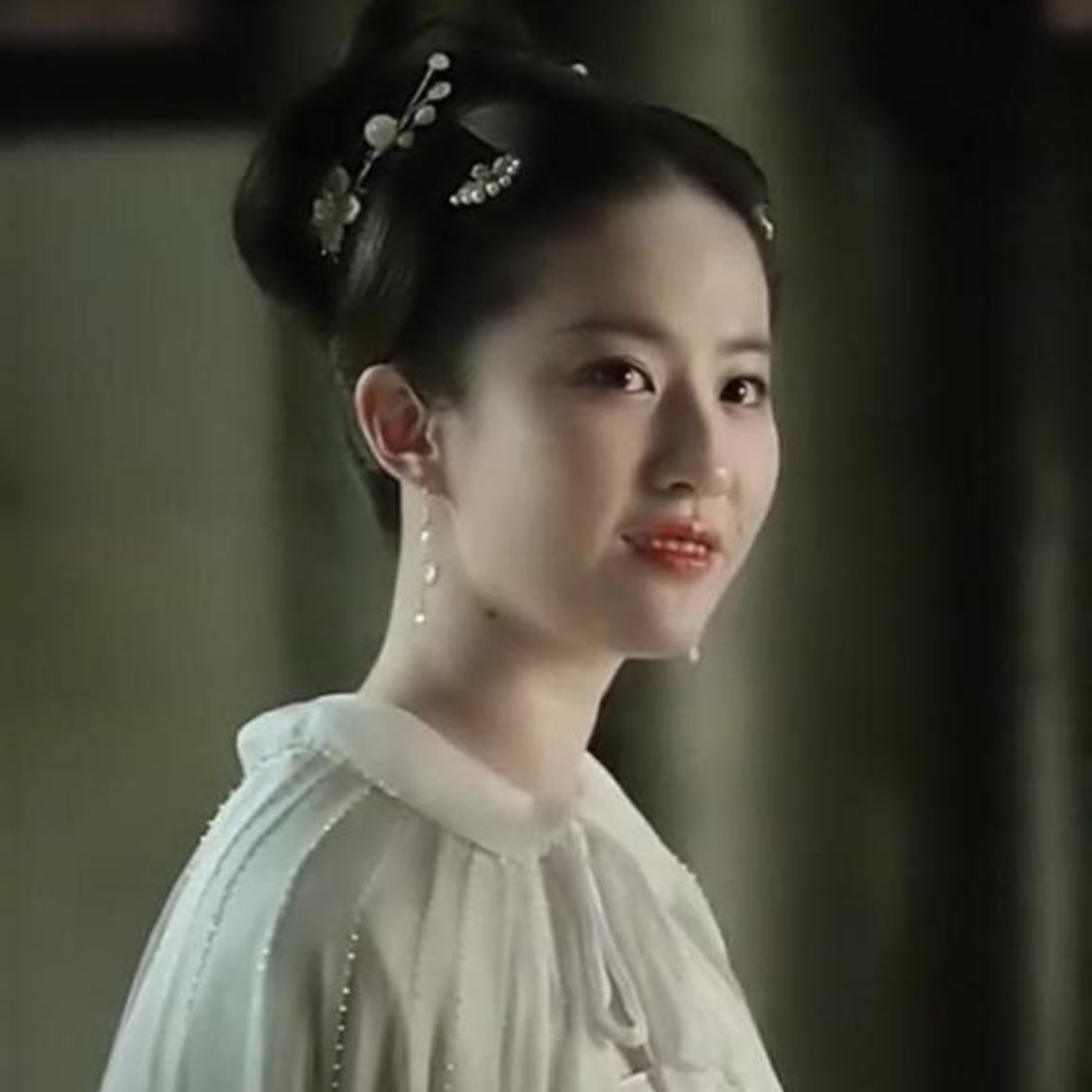 Lưu Diệc Phi đắc tội cả showbiz, fan chục nhà liên kết đánh “hội đồng”  episode artwork