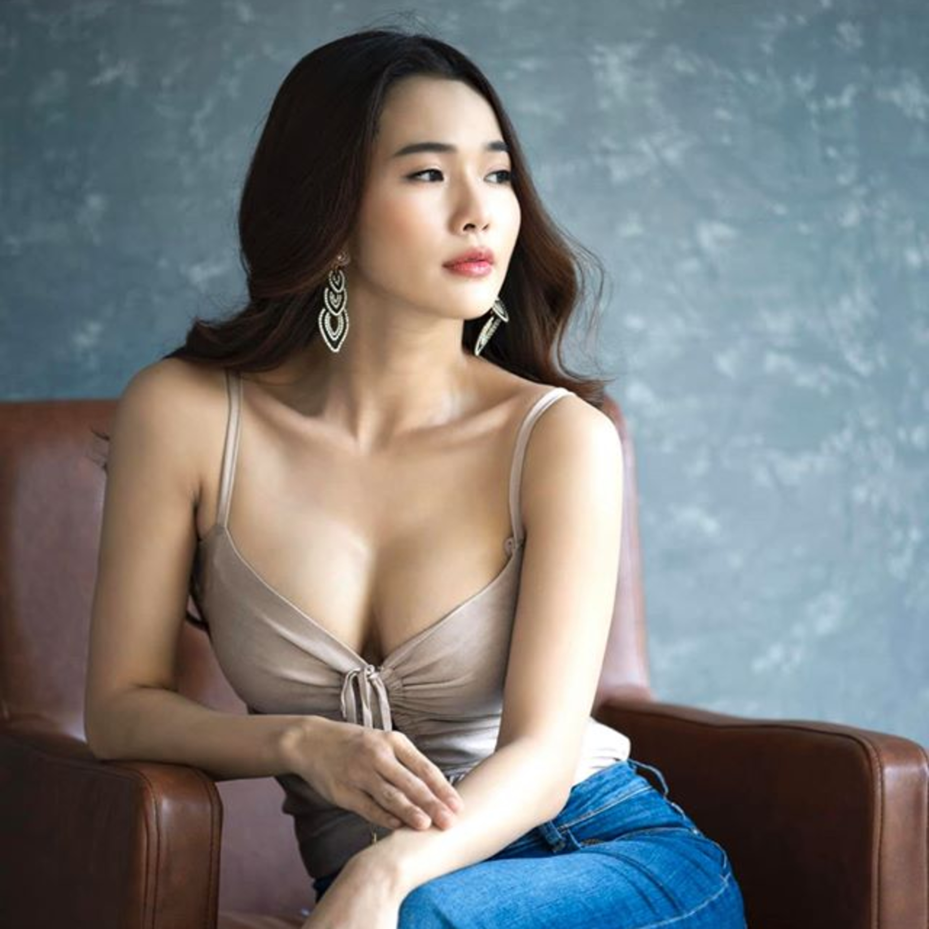 Kim Cương - Người mẫu ‘2 lần đò’ và góc khuất sau cuộc hôn nhân viên mãn bên ca sĩ Ưng Hoàng Phúc episode artwork