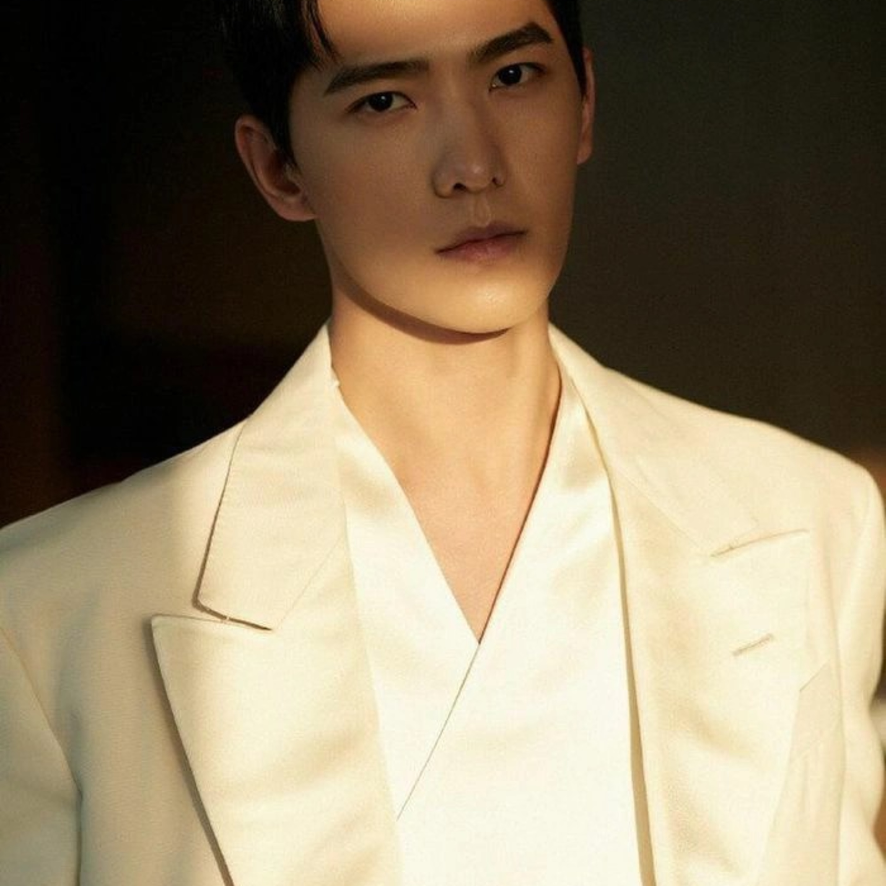 Dương Dương bị nghi hẹn hò Tống Thiến, netizen mỉa mai: Anh lên hot search để cứu Lưu Diệc Phi episode artwork