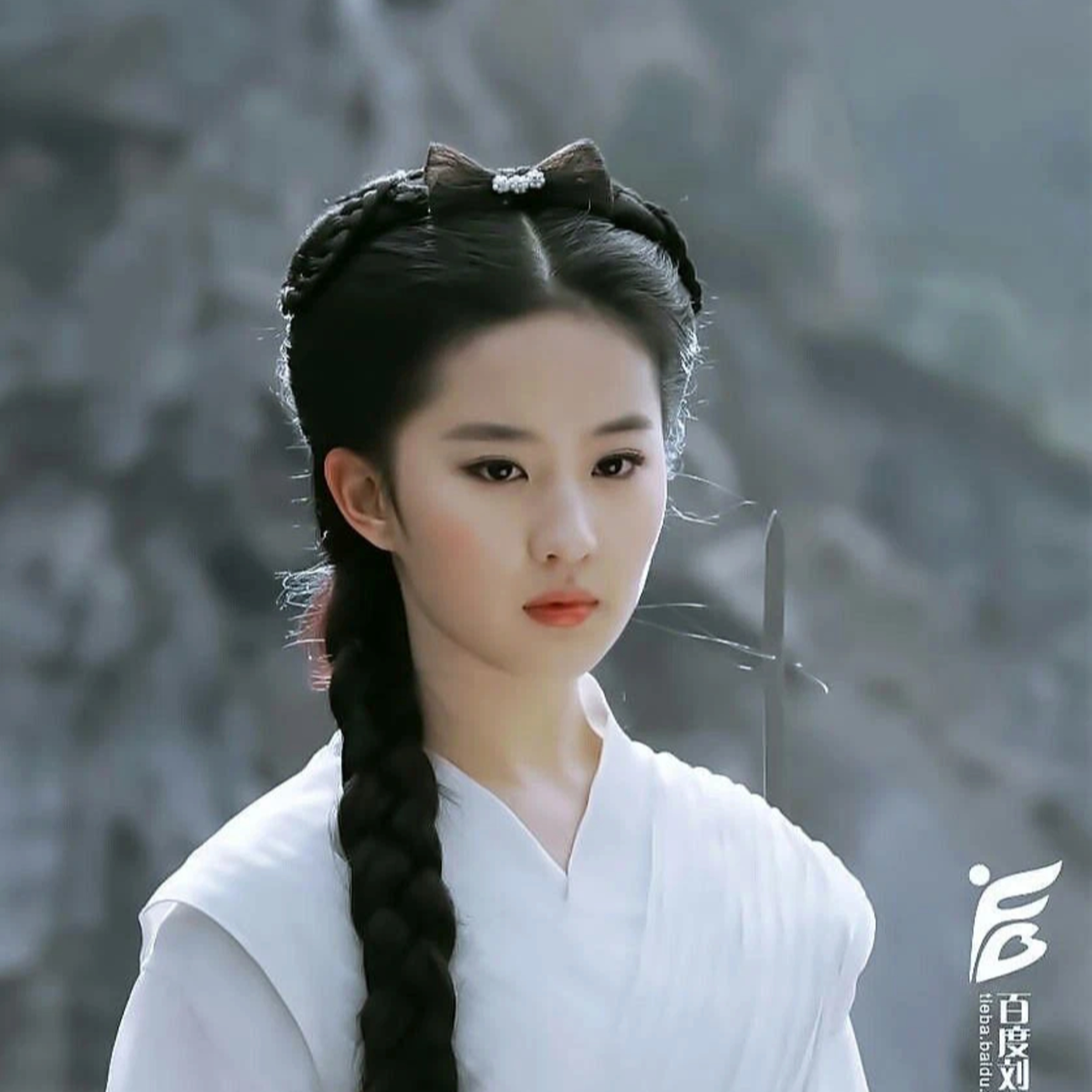 Lưu Diệc Phi ngó lơ Dương Mịch: Có chuyện gì giữa hai mỹ nhân đình đám? episode artwork