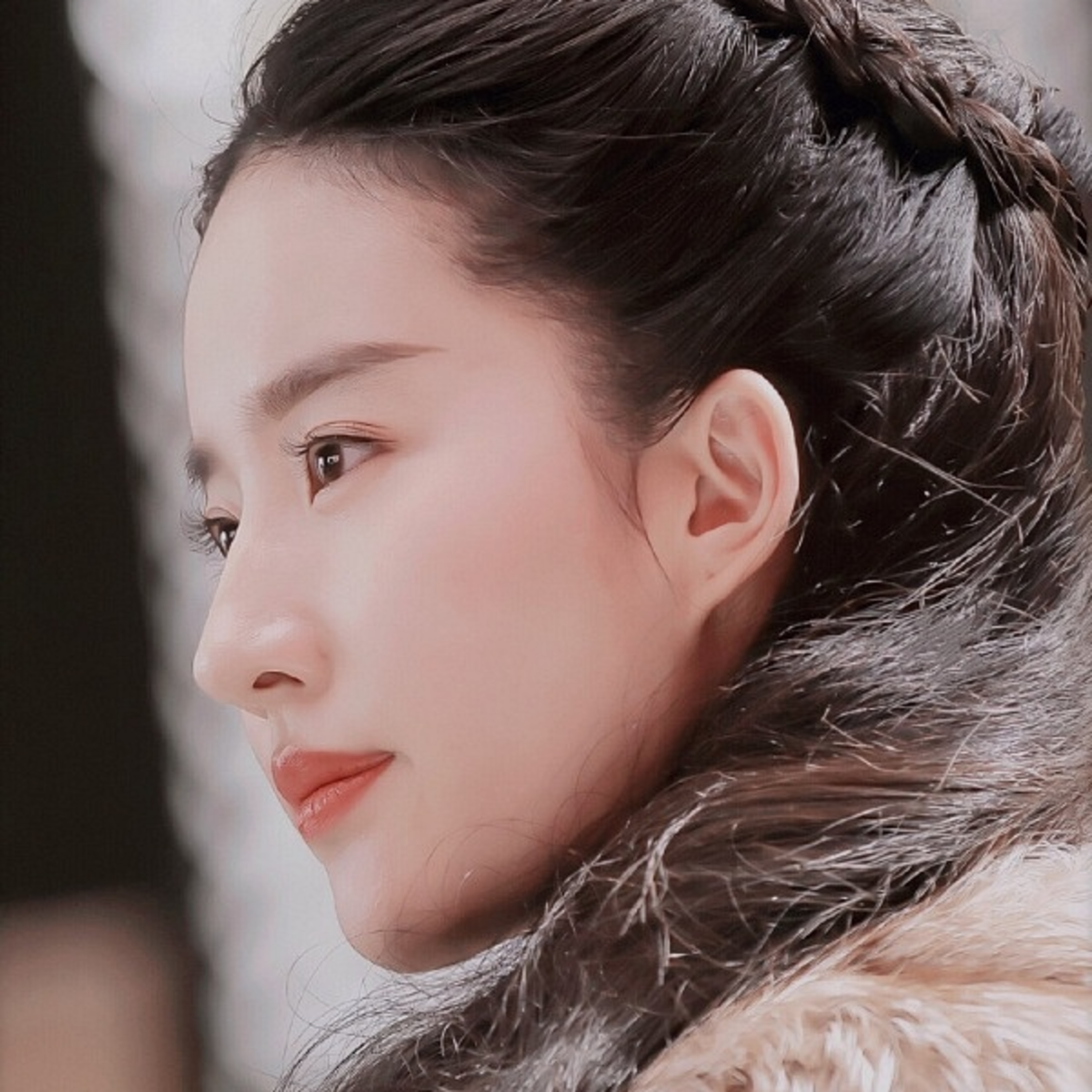 Lưu Diệc Phi: Xinh đẹp, nổi tiếng nhưng vẫn mãi độc thân và màn tái xuất sau 16 năm gây sốt toàn cầu episode artwork