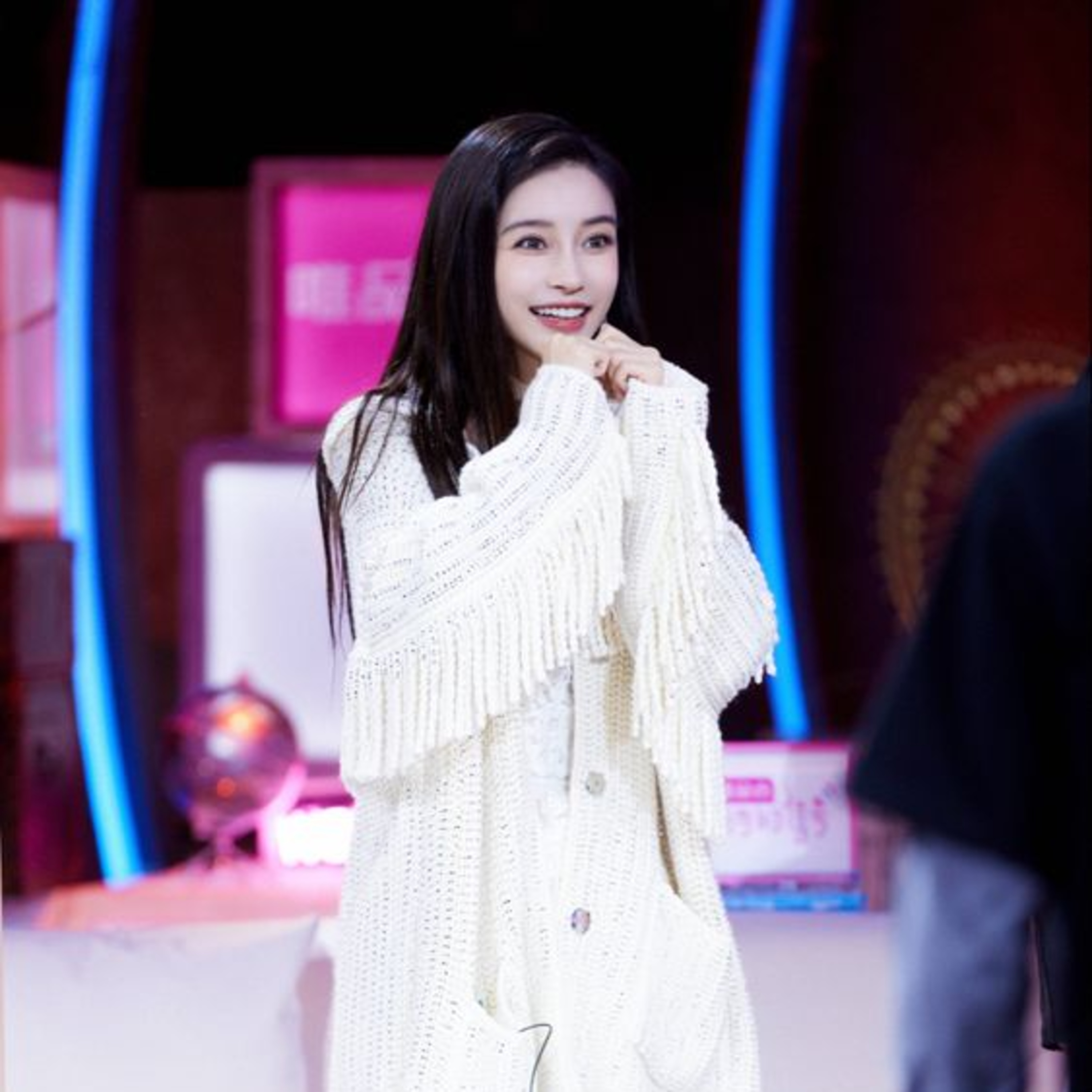 Angelababy bất ngờ bị xoá tên khỏi loạt phim sắp chiếu, chuyện gì đây? episode artwork