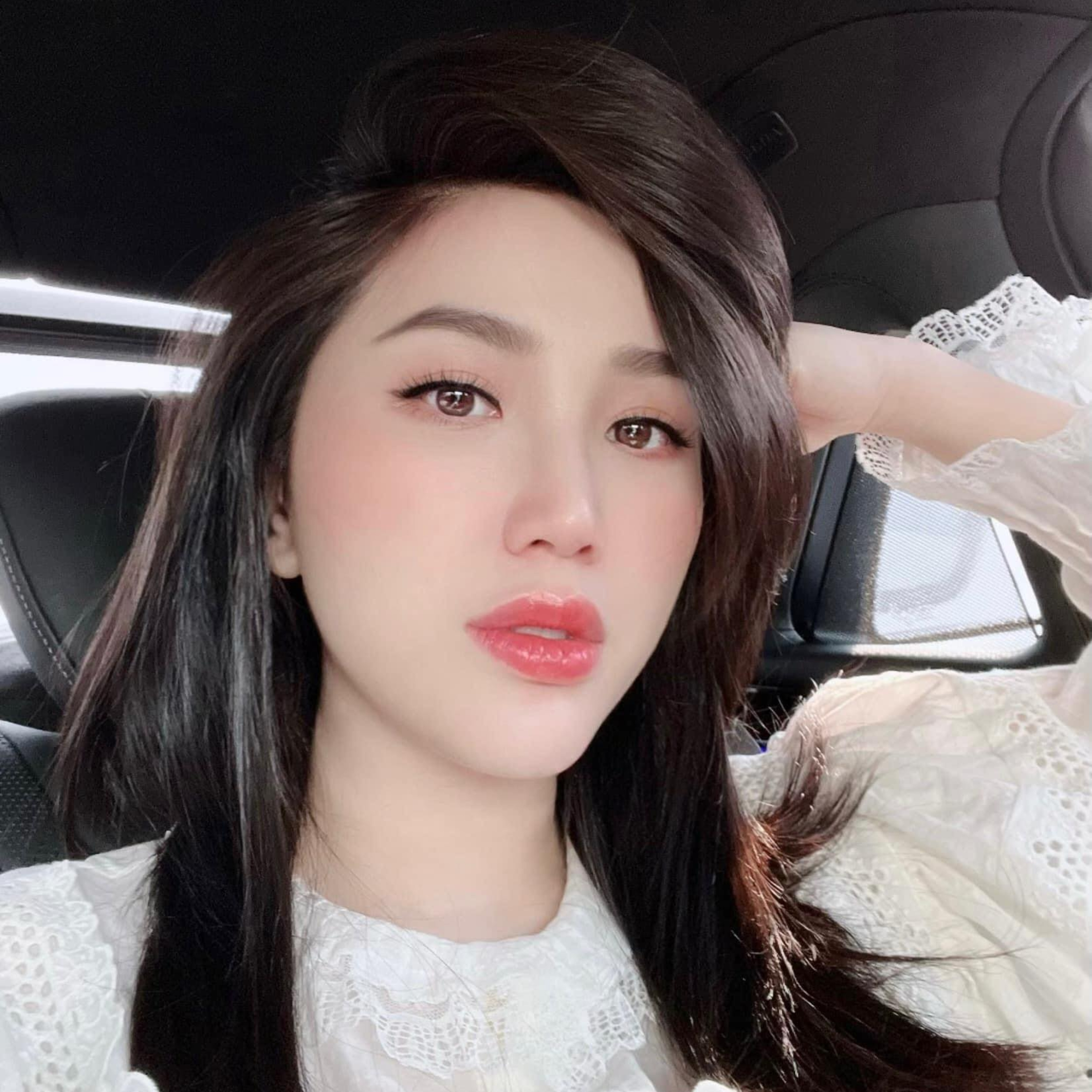 Bảo Thy lộ eo con kiến, khoe dáng quyến rũ sau khi được chồng đại gia ủng hộ chụp ảnh "thiếu vải"  episode artwork