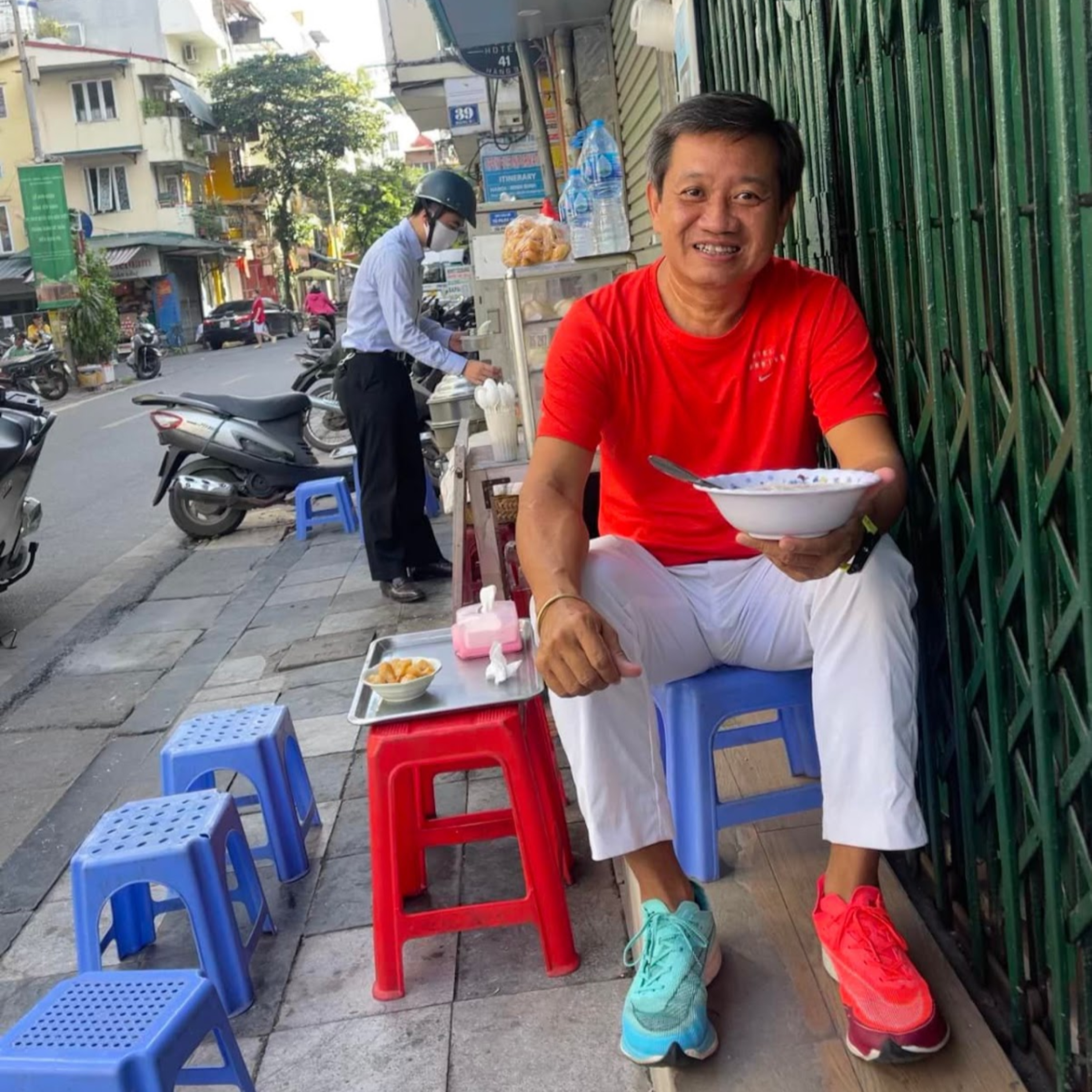 Ông Đoàn Ngọc Hải đáp trả sâu cay khi bị mỉa mai từng dẹp nhưng giờ lại ngồi ăn trên vỉa hè episode artwork