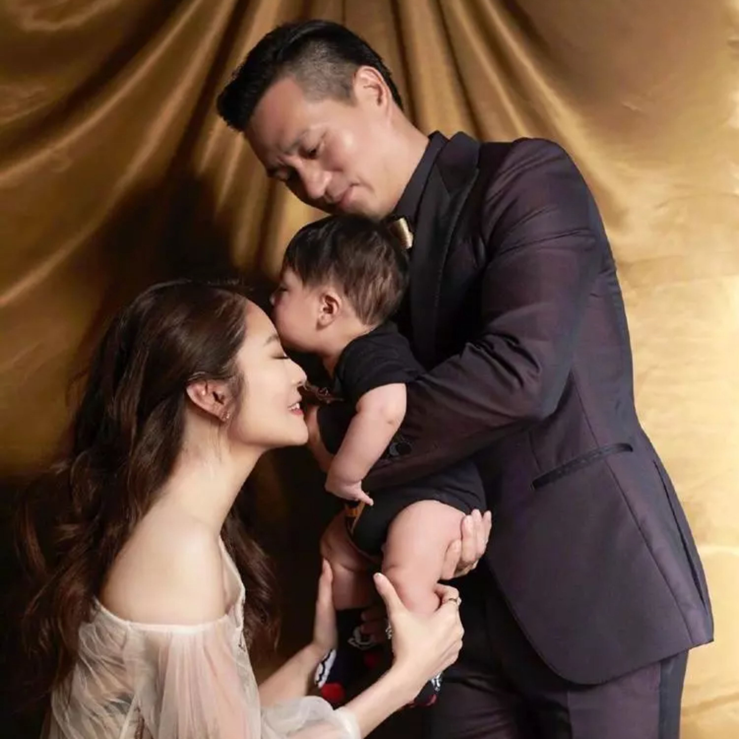 An Dĩ Hiên gặp trở ngại tâm lý, không dám ngẩng mặt nhìn mọi người khi ông xã đại gia Trần Vinh Luyện bị bắt episode artwork