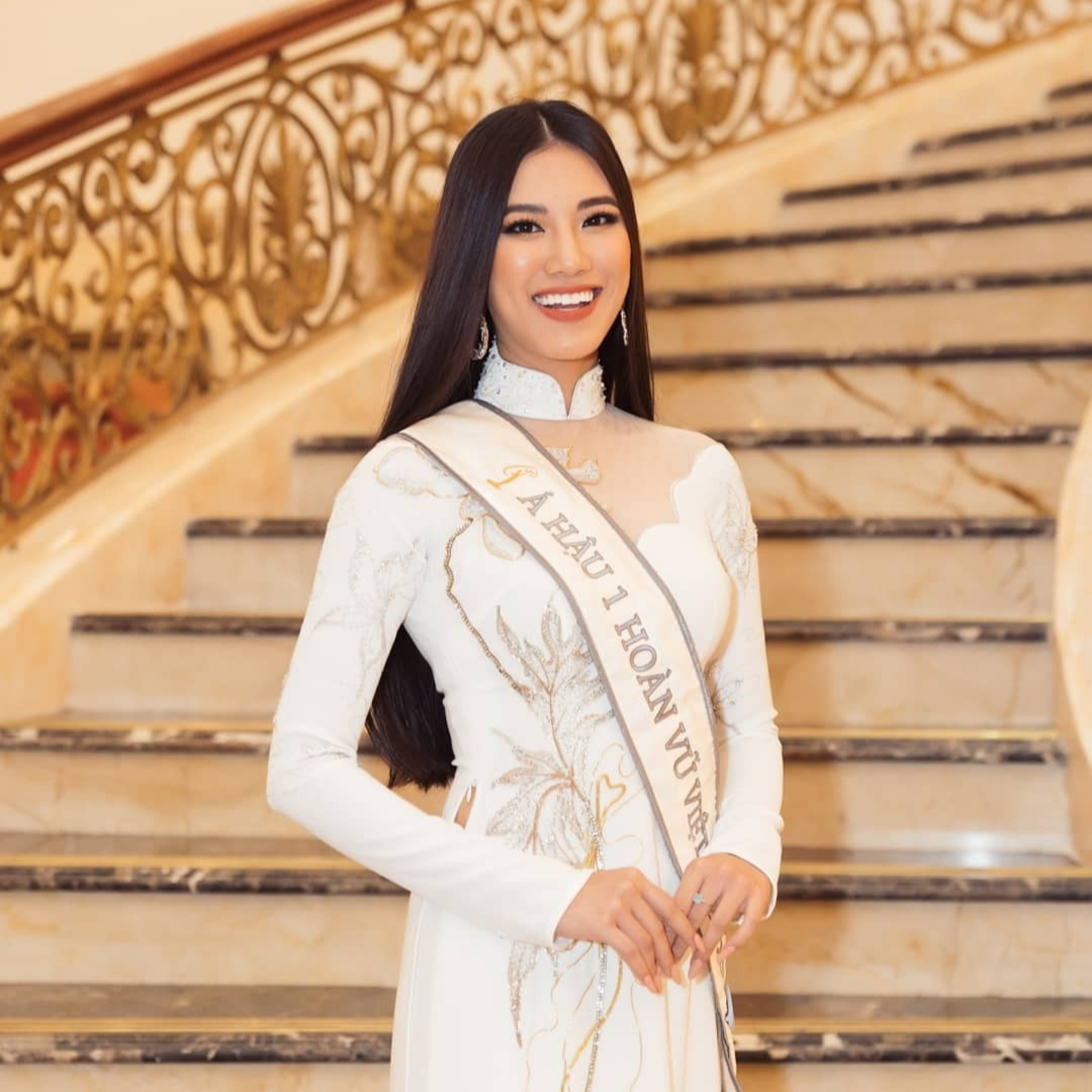 Á hậu Kim Duyên bị Netizen ném đá gay gắt vì hành động kém tinh tế episode artwork