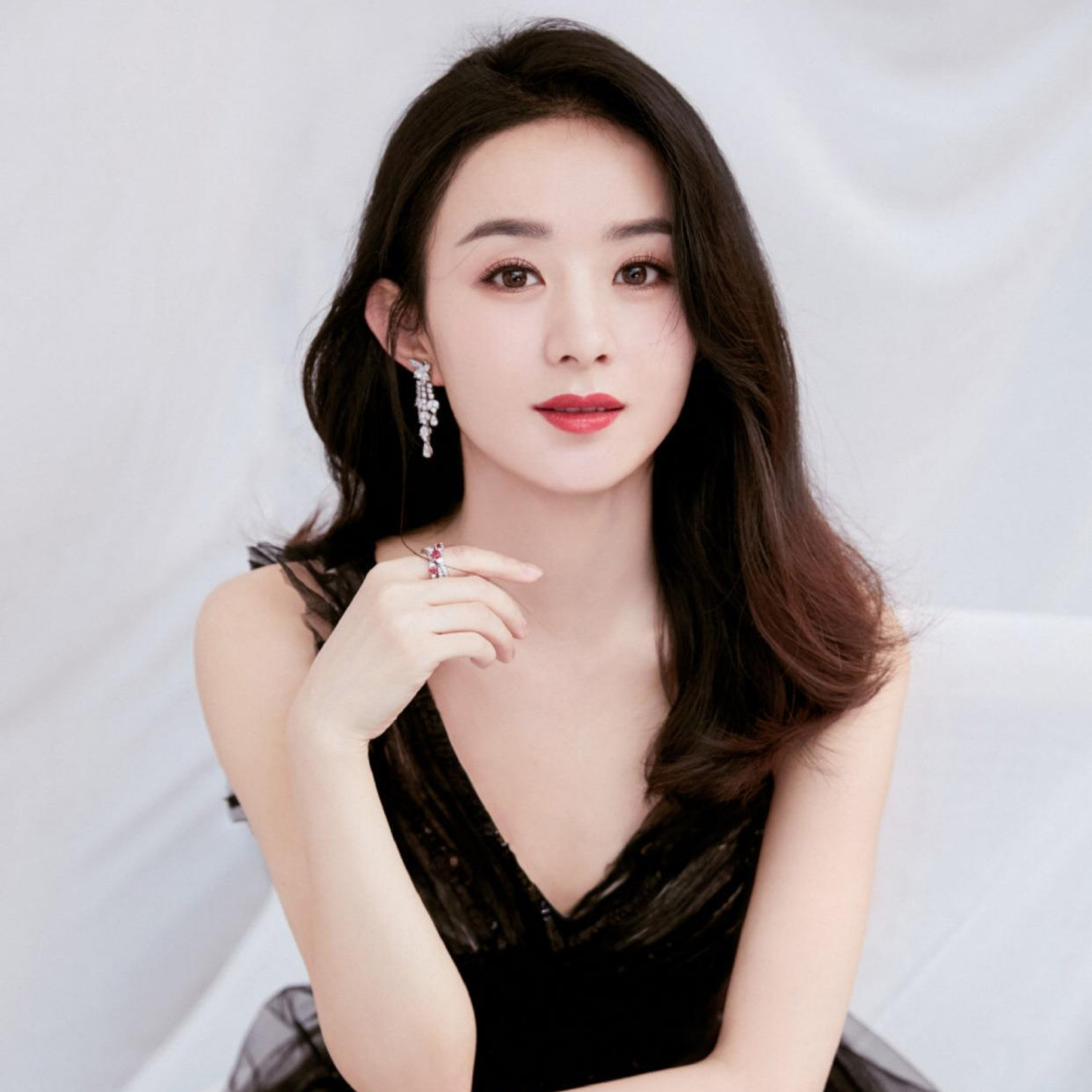 Hóng dưa Cbiz: Cúc Tịnh Y nhận mưa lời khen, Triệu Lệ Dĩnh được nâng lên tầm cao mới episode artwork