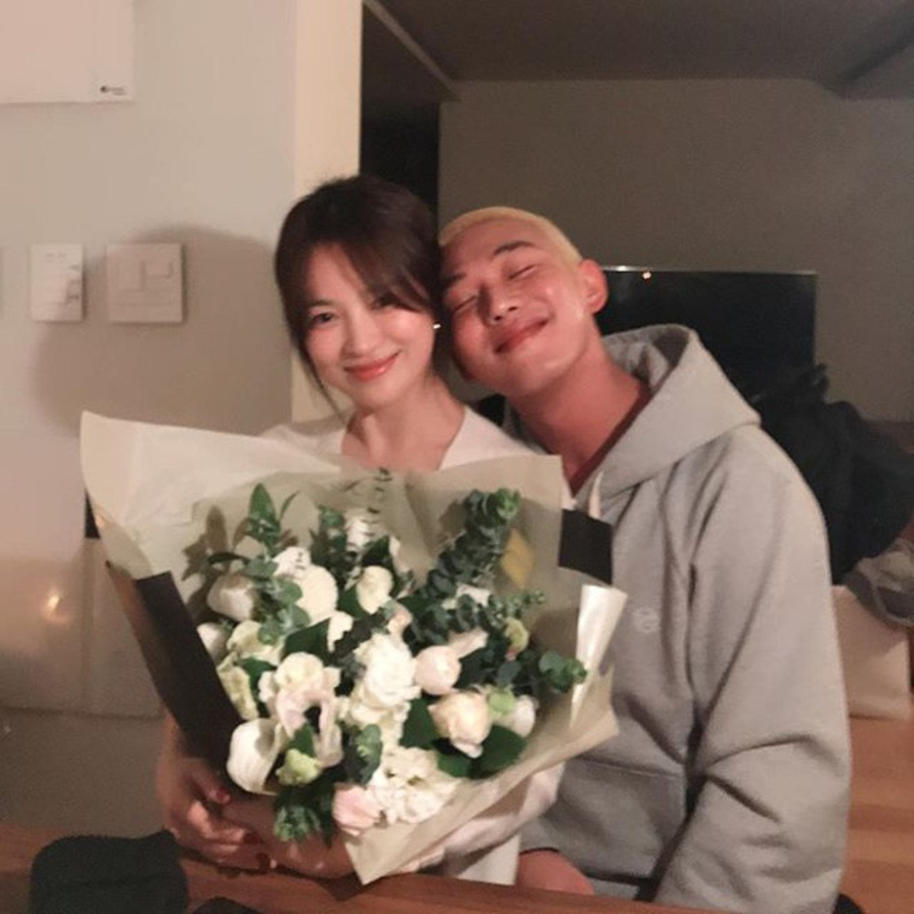 Song Hye Kyo và Yoo Ah In: Đôi tri kỷ quyền lực ở kbiz và mối quan hệ sóng gió với Song Joong Ki episode artwork