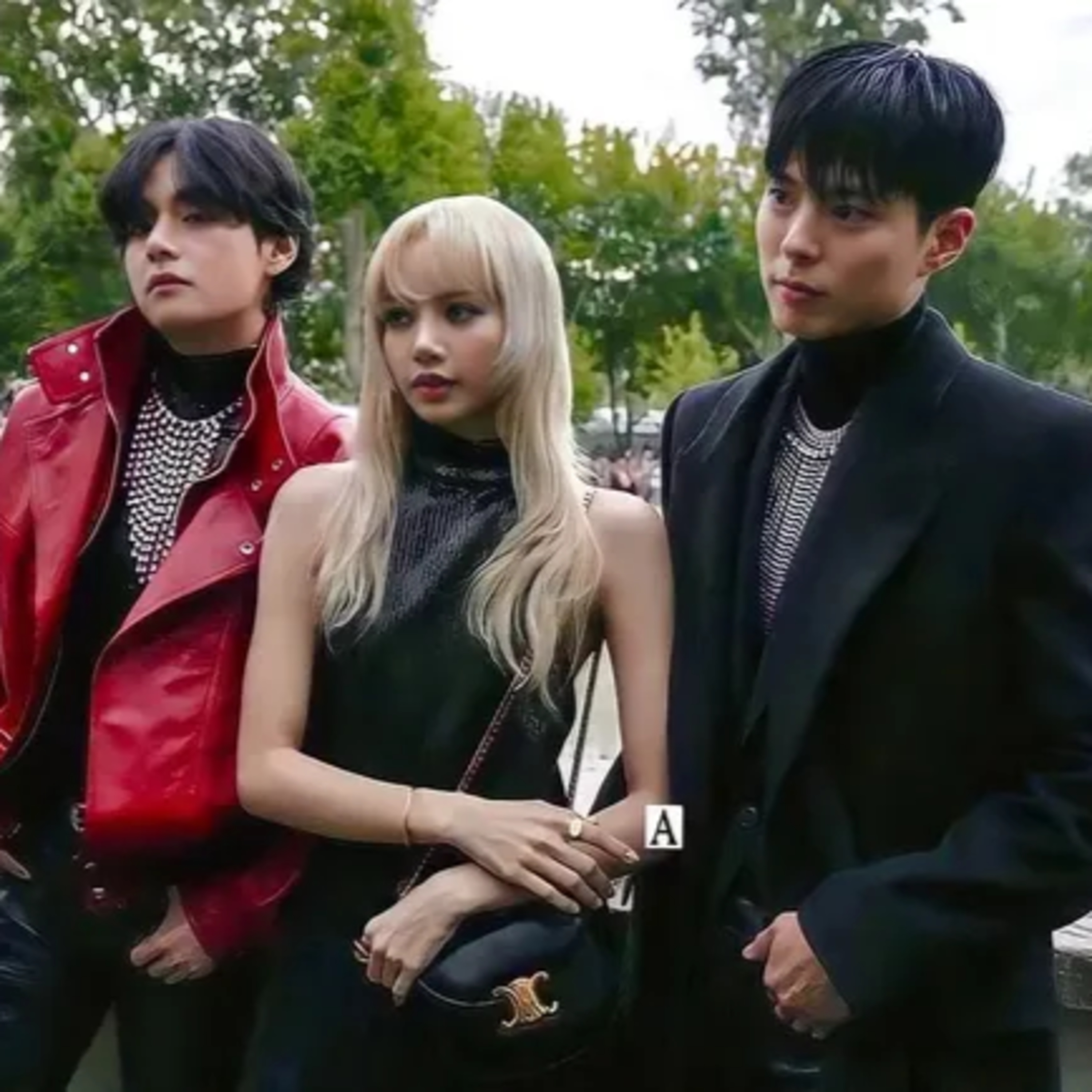 Lisa, V(BTS), Park Bo Gum hiếm hoi chung khung hình, gây bão toàn cầu vì visual cực phẩm episode artwork