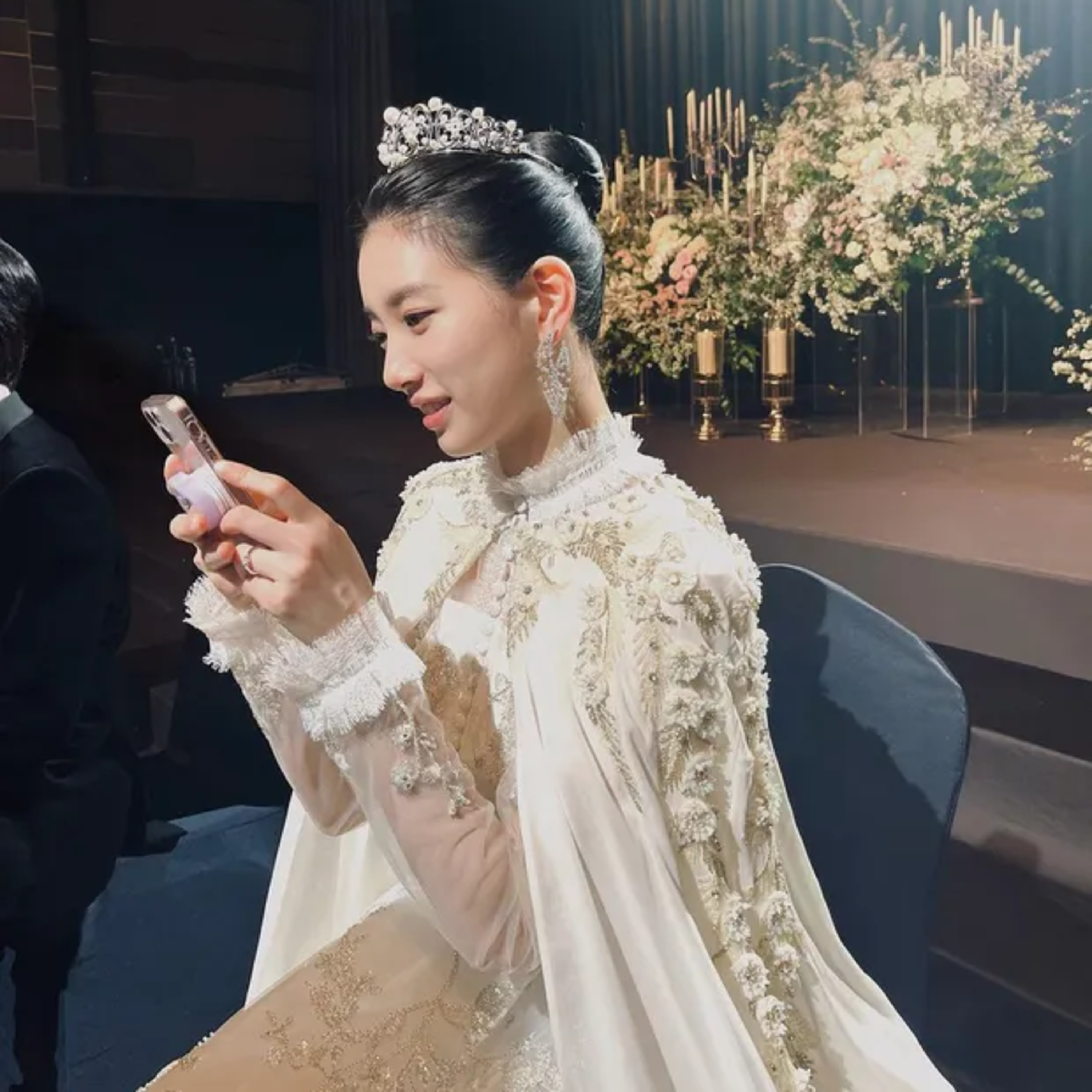 Suzy diện váy cưới tiền tỷ trong hôn lễ với CEO, nhan sắc nữ thần đạt đến ngưỡng đỉnh cao episode artwork