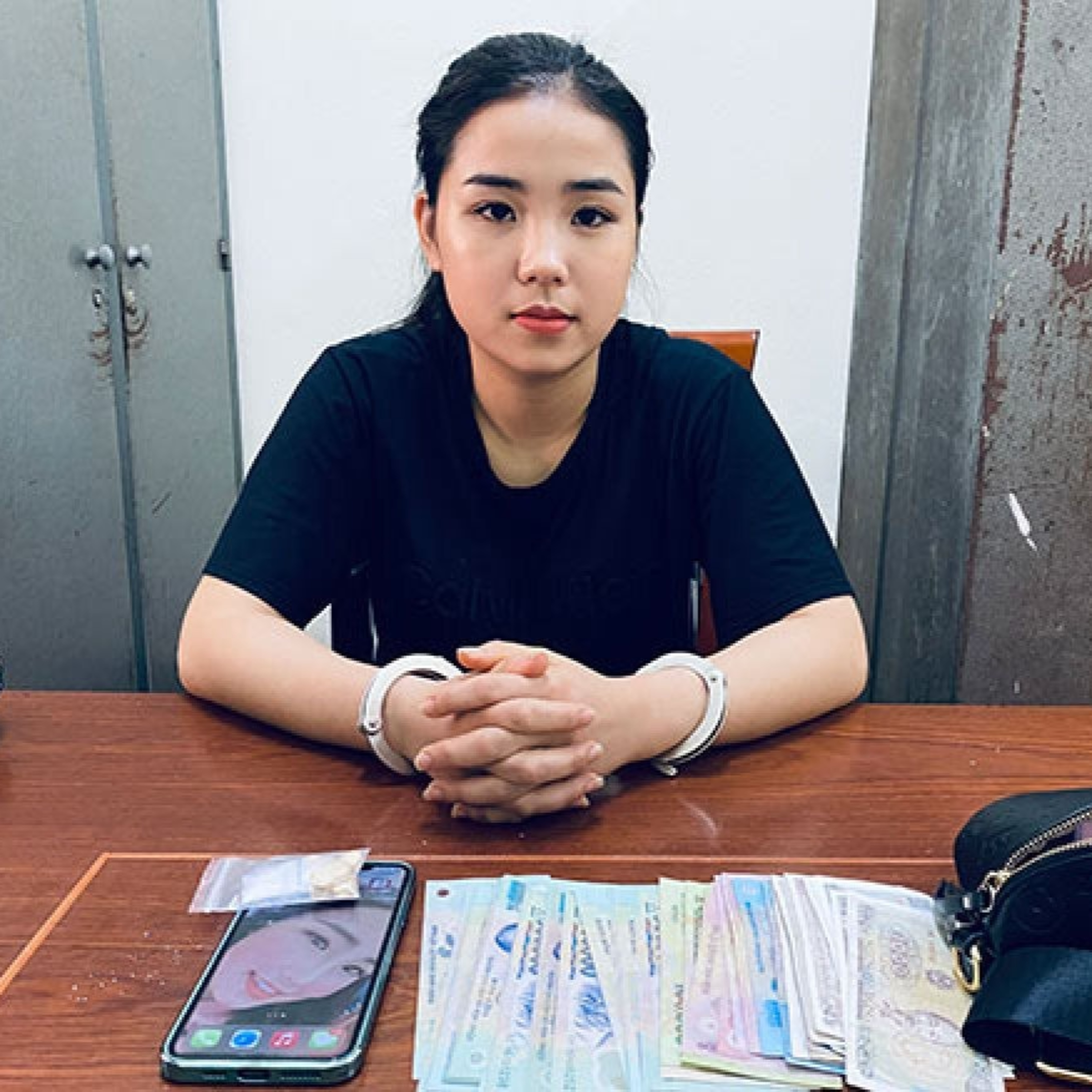 Chân dung "hot girl bún bò" lãnh 12 năm tù vì ma tuý: Khuôn mặt xinh đẹp, là bà chủ quán nổi tiếng episode artwork