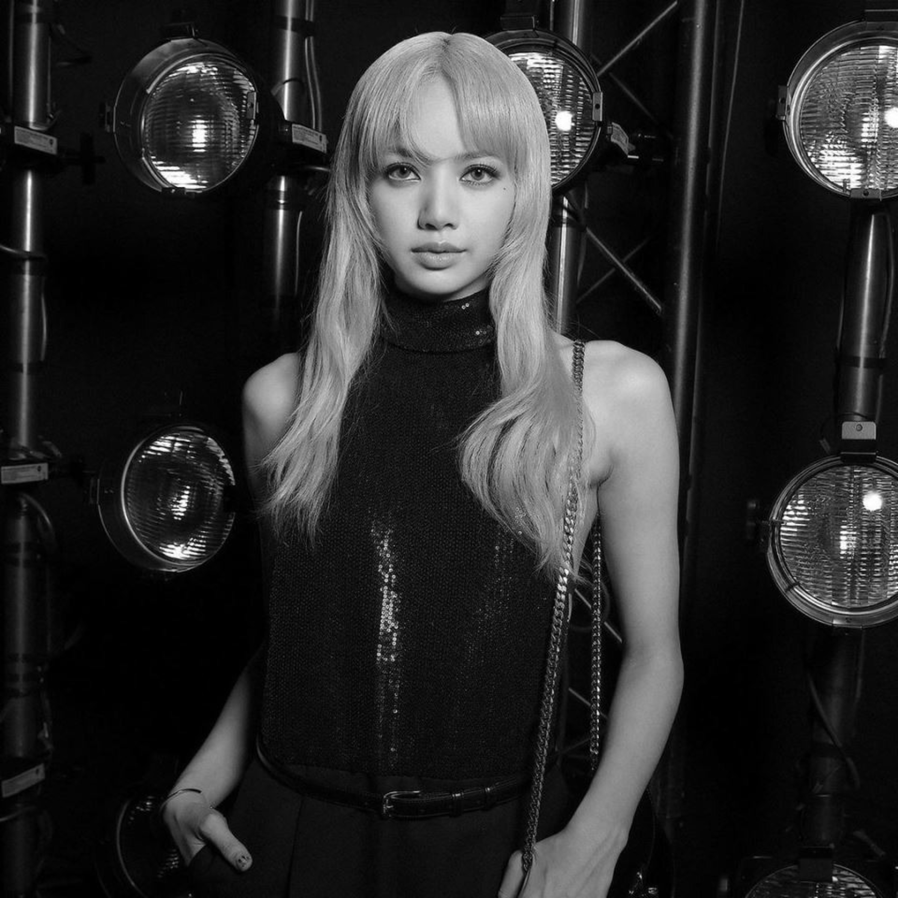 Lisa (BLACKPINK) được V (BTS) - Park Bo Gum cưng hết nấc tại sự kiện episode artwork