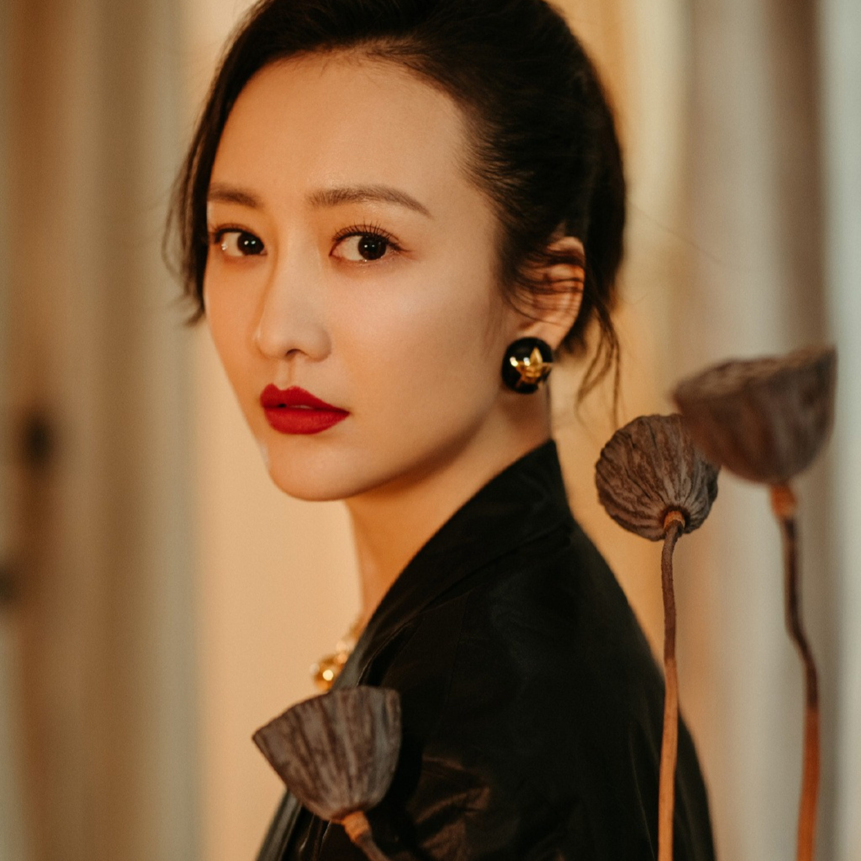 Vương Âu có tình mới sau khi phá nát hôn nhân Dương Mịch, danh tính nửa kia gây bất ngờ episode artwork