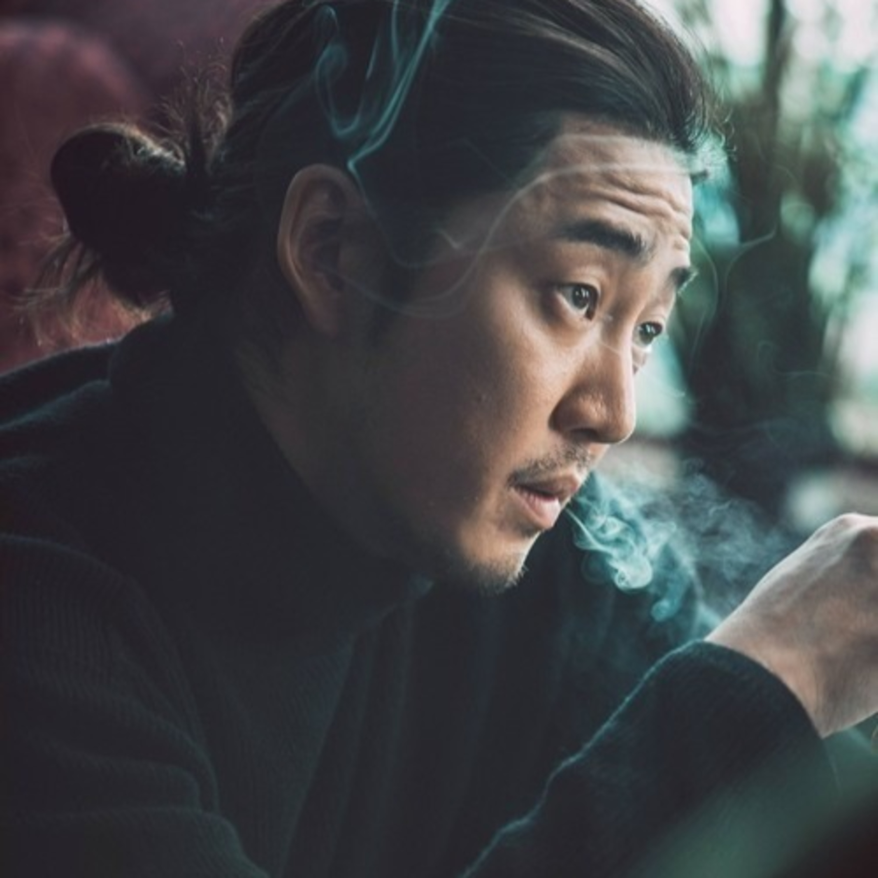 Yoon Kye Sang nói về sự trỗi dậy của “The Outlaws”, gửi lời cảm ơn BTS, “Squid Game” và “Parasite”  episode artwork