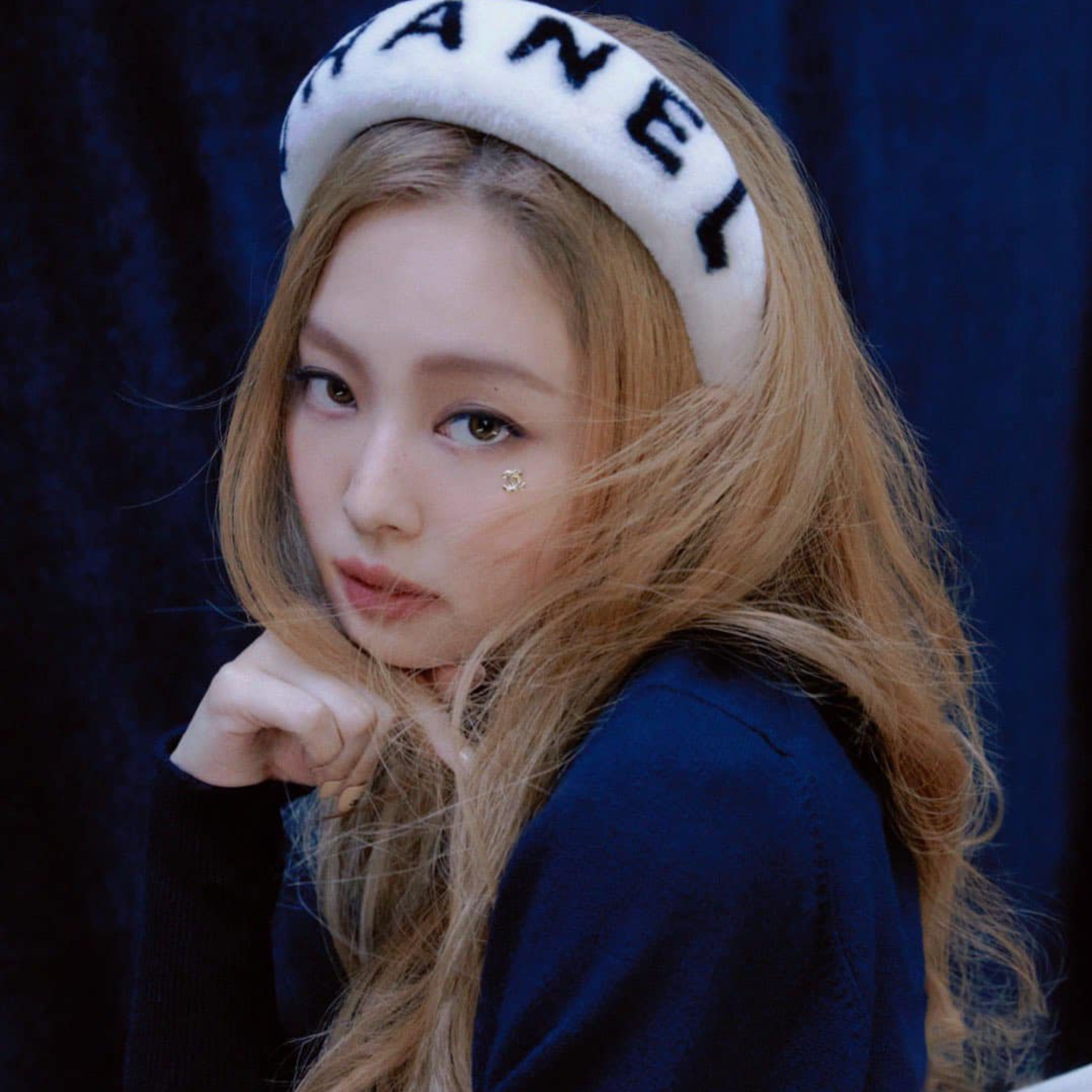 Jennie (BLACKPINK) đóng vai song tính trong bộ phim đầu tay, lần đầu hợp tác con gái Johnny Depp episode artwork