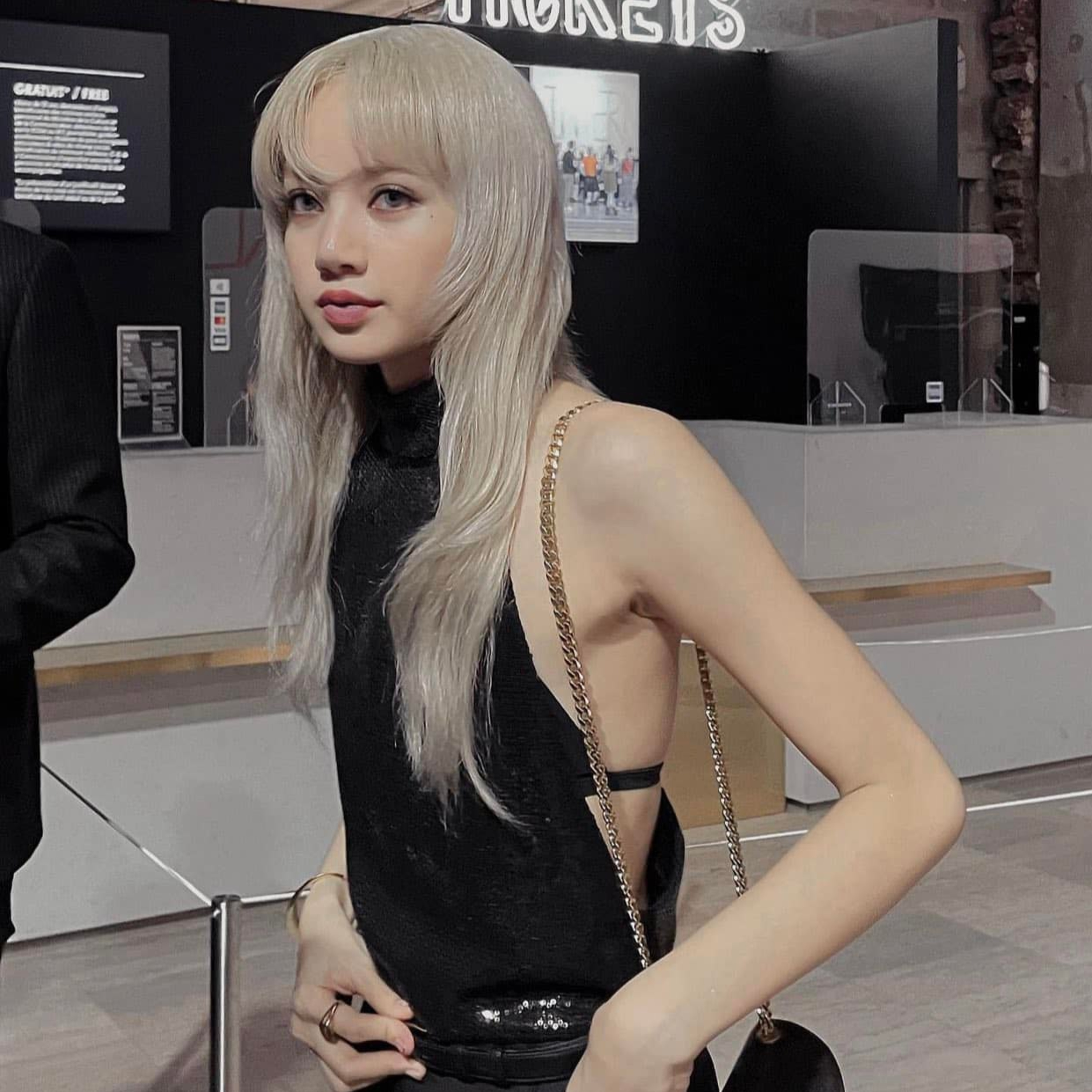 Lisa (BLACKPINK) luôn được fan cưng như trứng và đây là lý do episode artwork