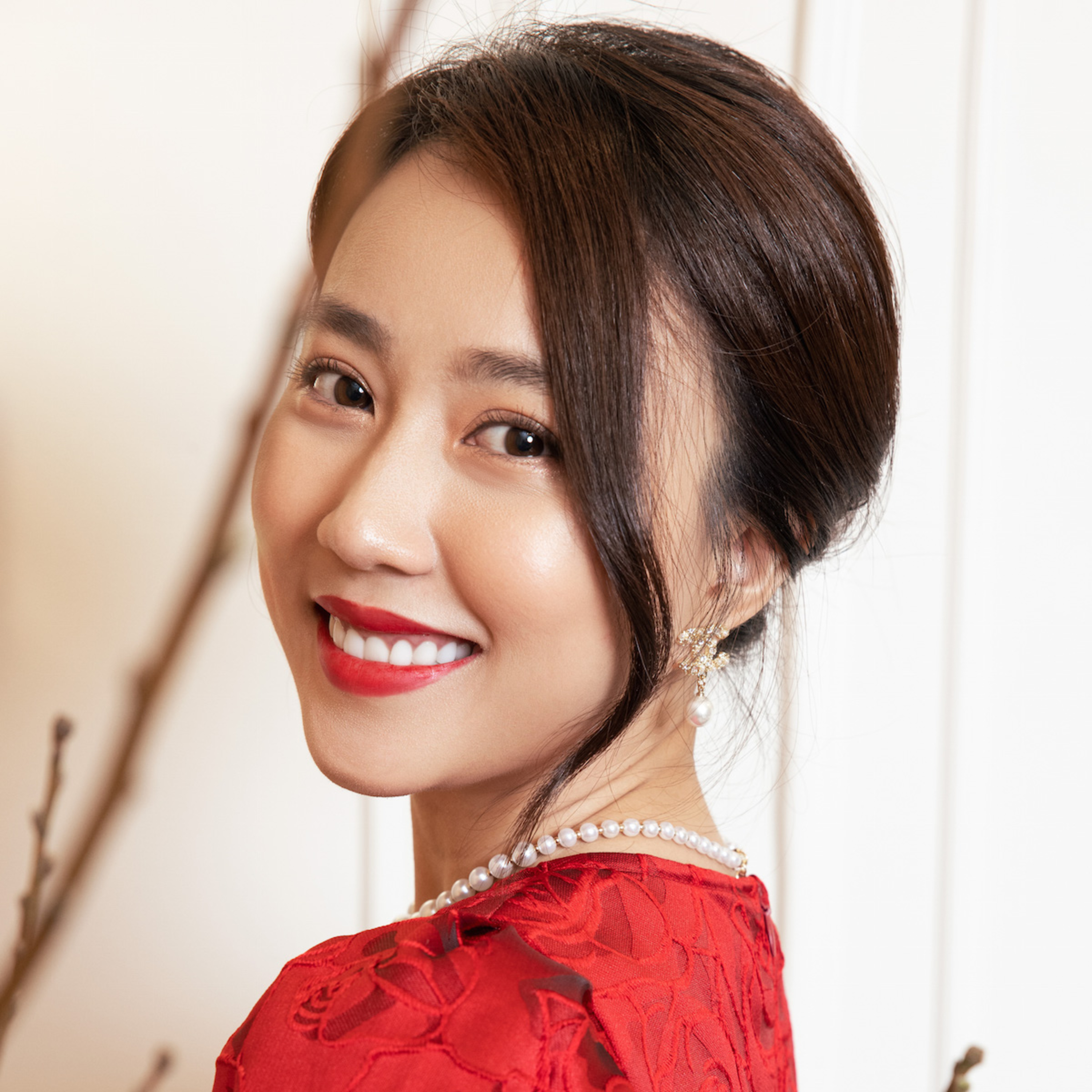 Huỳnh Hồng Loan: Nhan sắc, tiền tài đầy đủ nhưng lận đận tình cảm episode artwork