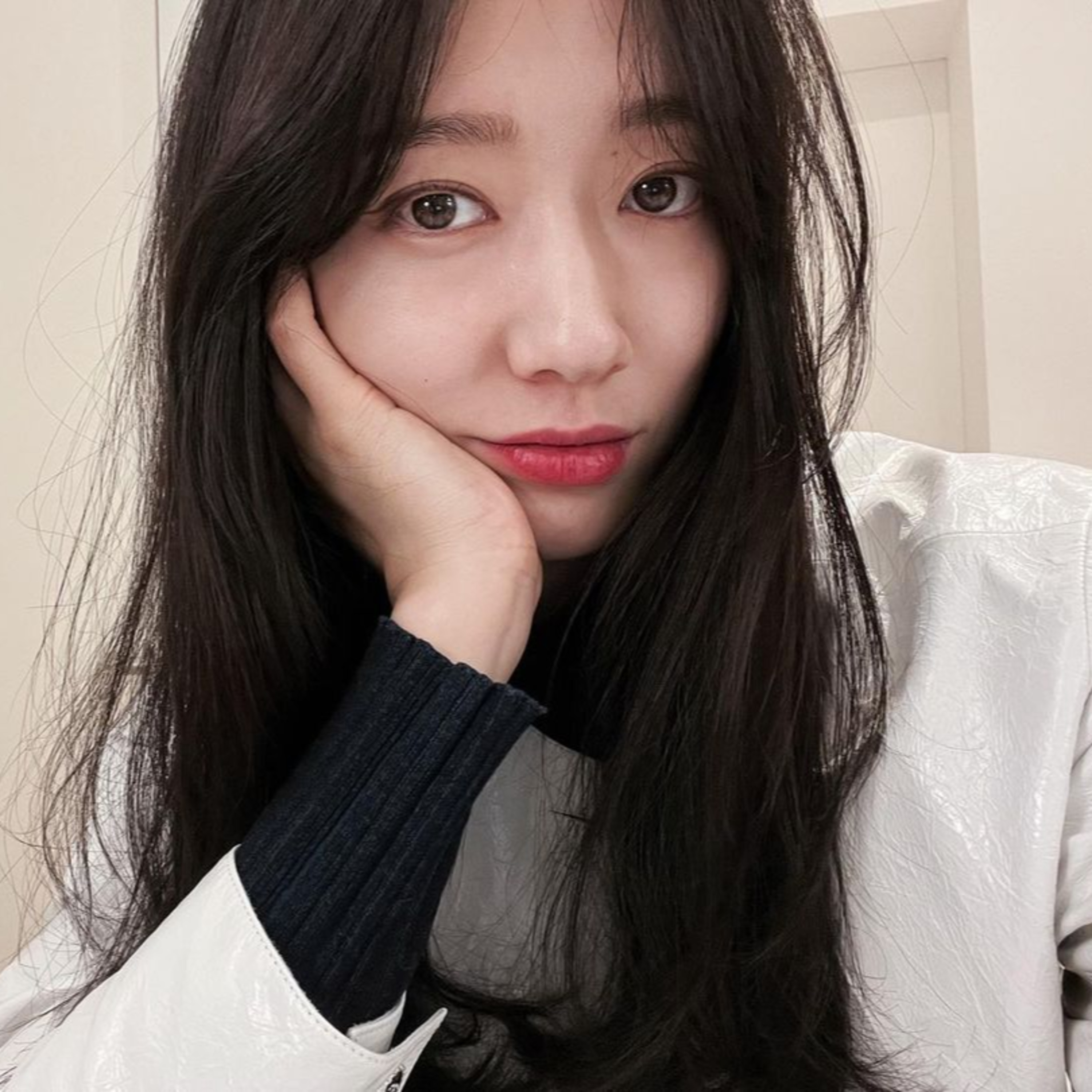Park Shin Hye để lộ nhan sắc mẹ bỉm sau 1 tháng sinh con episode artwork