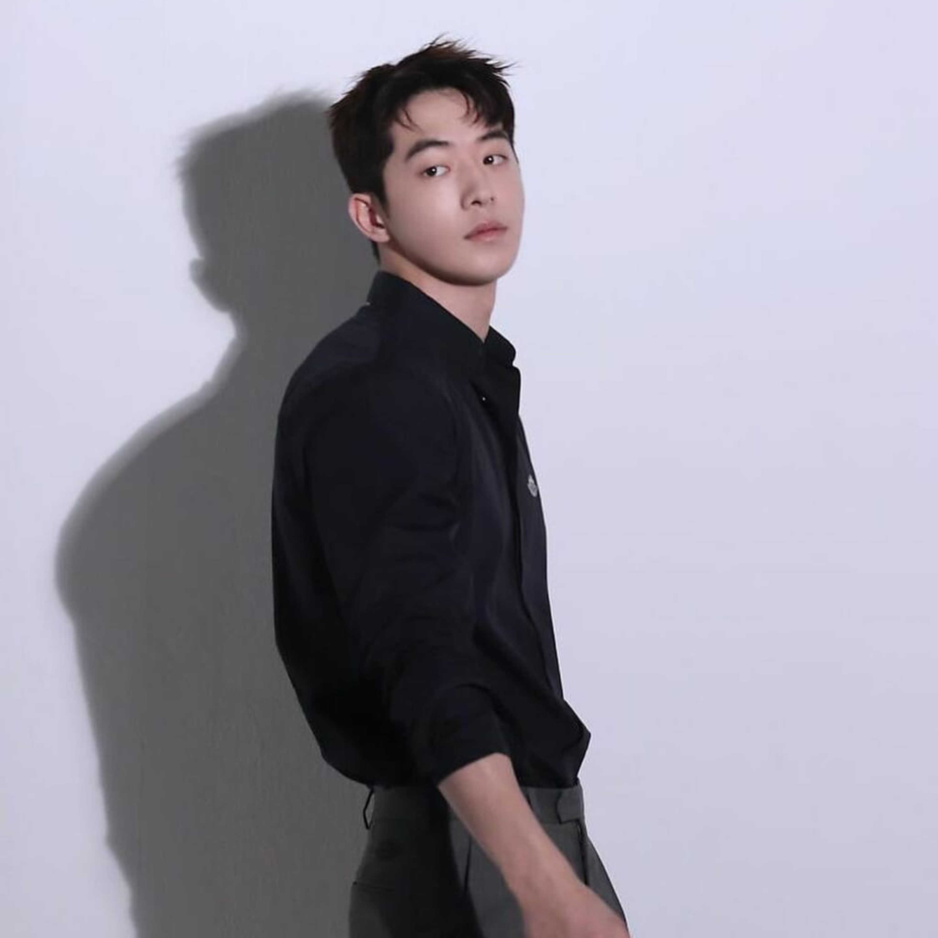 Dispatch ra mặt, Nam Joo Hyuk bị 20 bạn học và giáo viên “bóc” sạch quá khứ  episode artwork