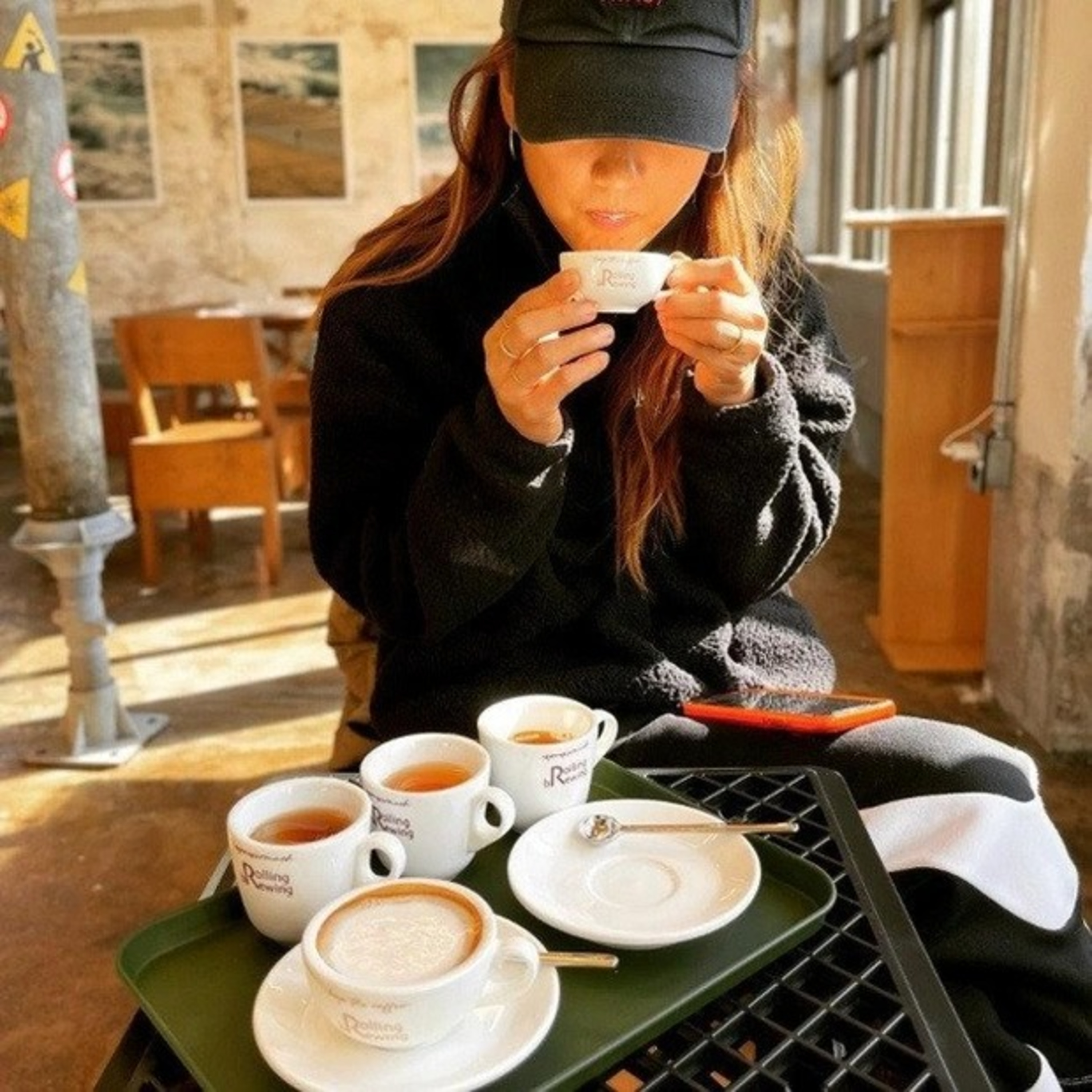 Lee Hyori và chồng vừa khai trương quán cà phê mới đã quá tải vì đông khách episode artwork