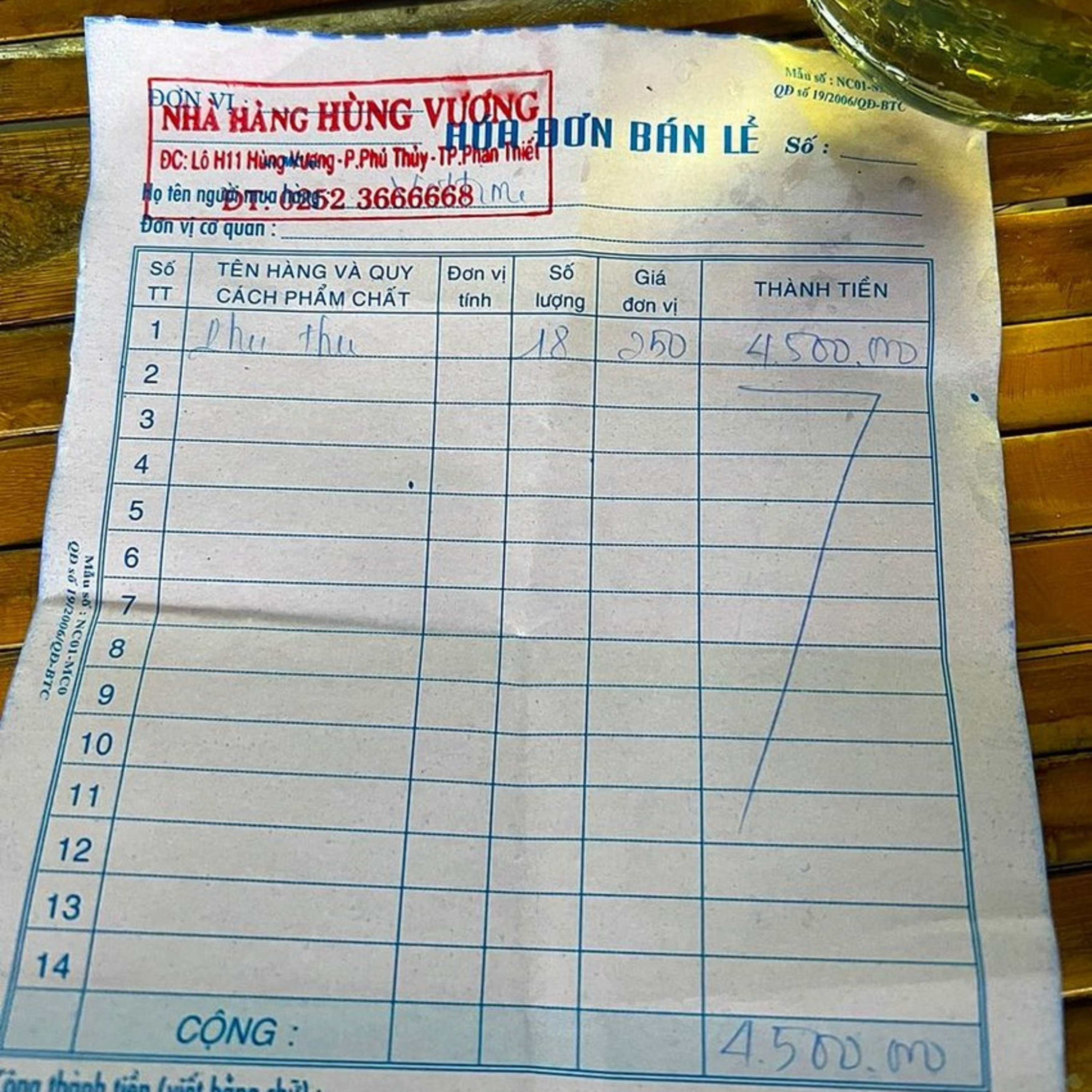 Hoàng Nguyên Vũ mắng nhóm khách đem 18kg hải sản vào nhà hàng chế biến, la ó vì phụ thu 4,5 triệu episode artwork