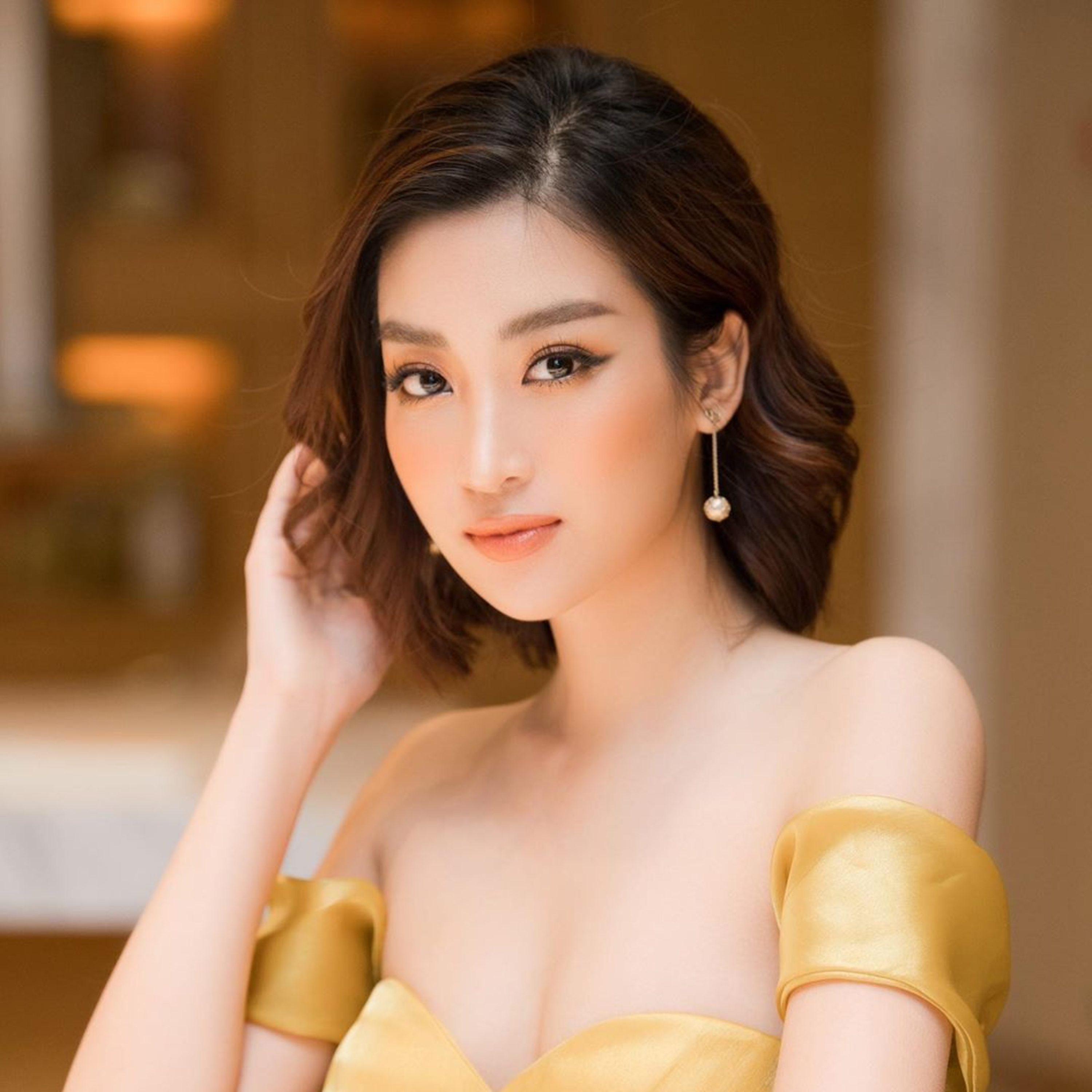 Hoa hậu Đỗ Mỹ Linh chính thức bước vào hào môn, nhận lời cầu hôn của thiếu gia nhà "bầu" Hiển episode artwork