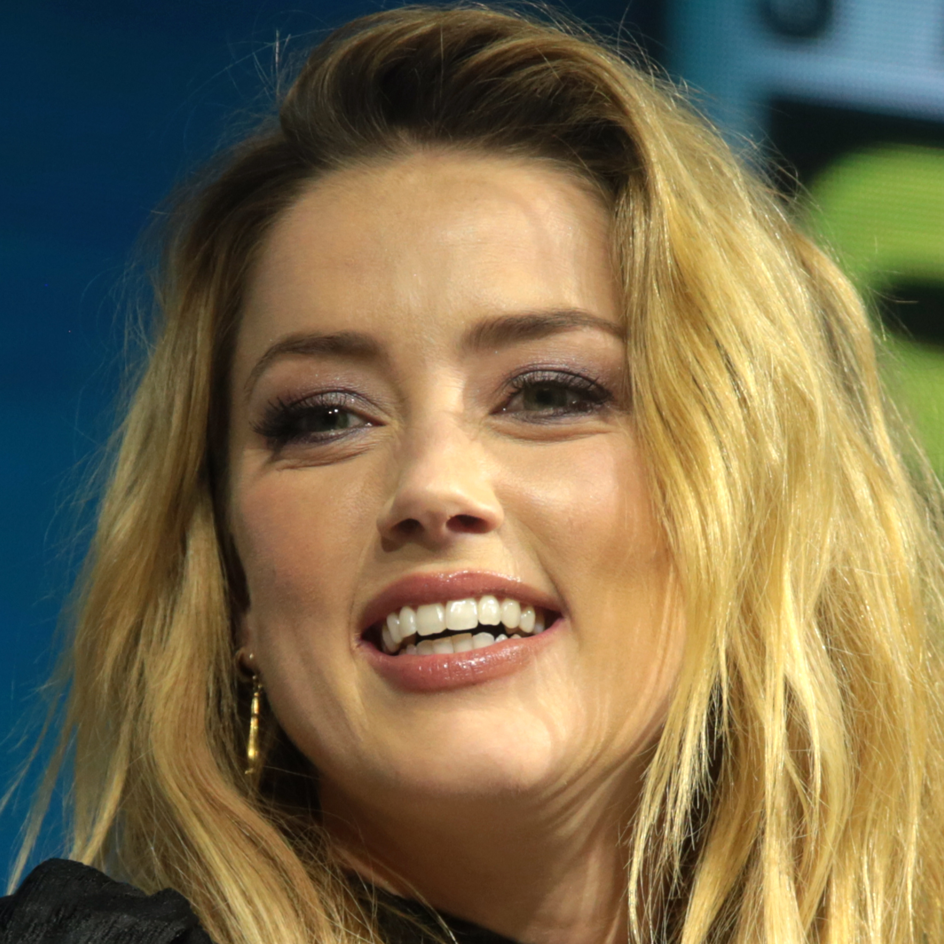 Johnny Depp thách thức Amber Heard khi hay tin cô đệ đơn 43 trang kháng cáo episode artwork