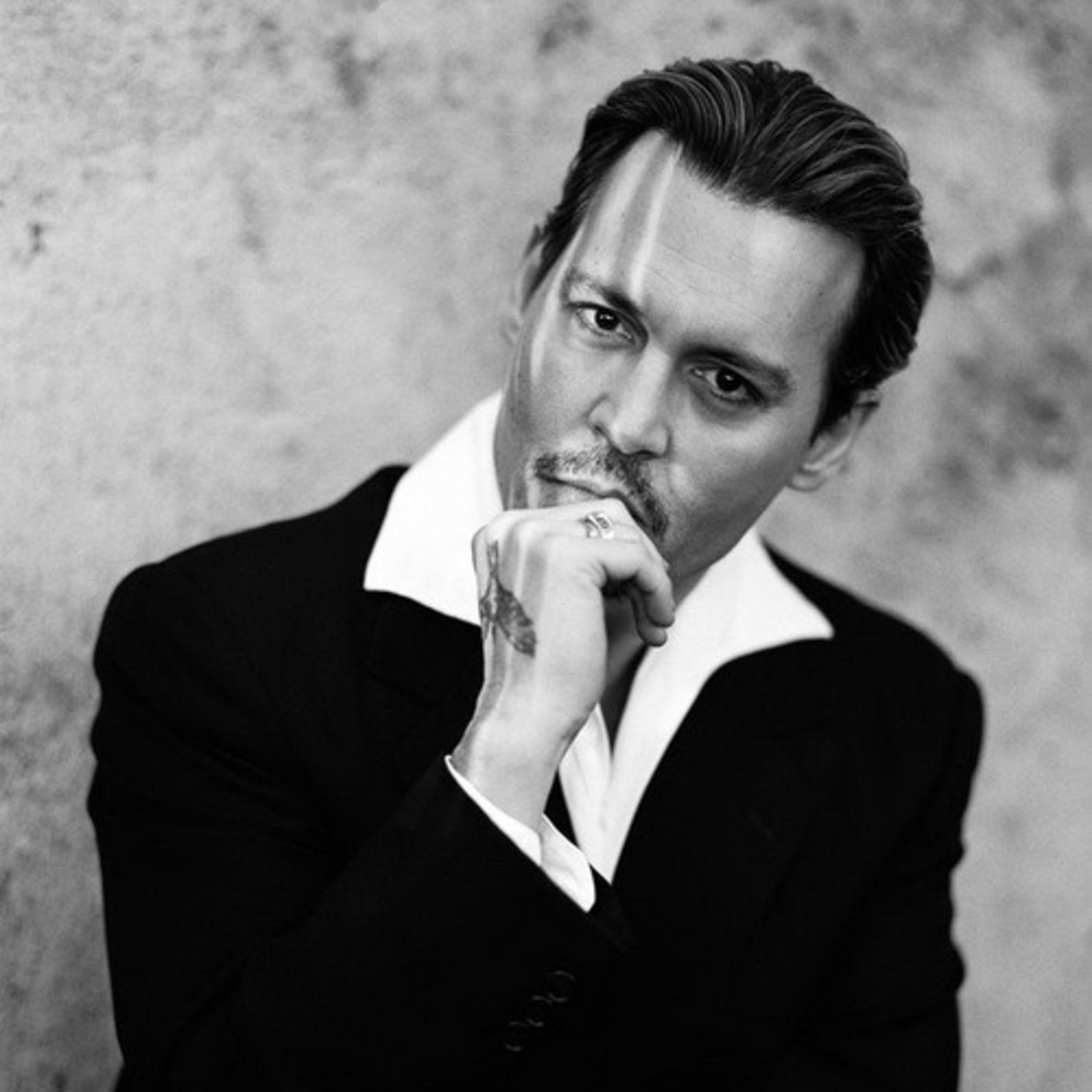 Bất ngờ với tình trạng thật sự của Johnny Depp sau vụ kiện, thông tin do người thân cận tiết lộ episode artwork