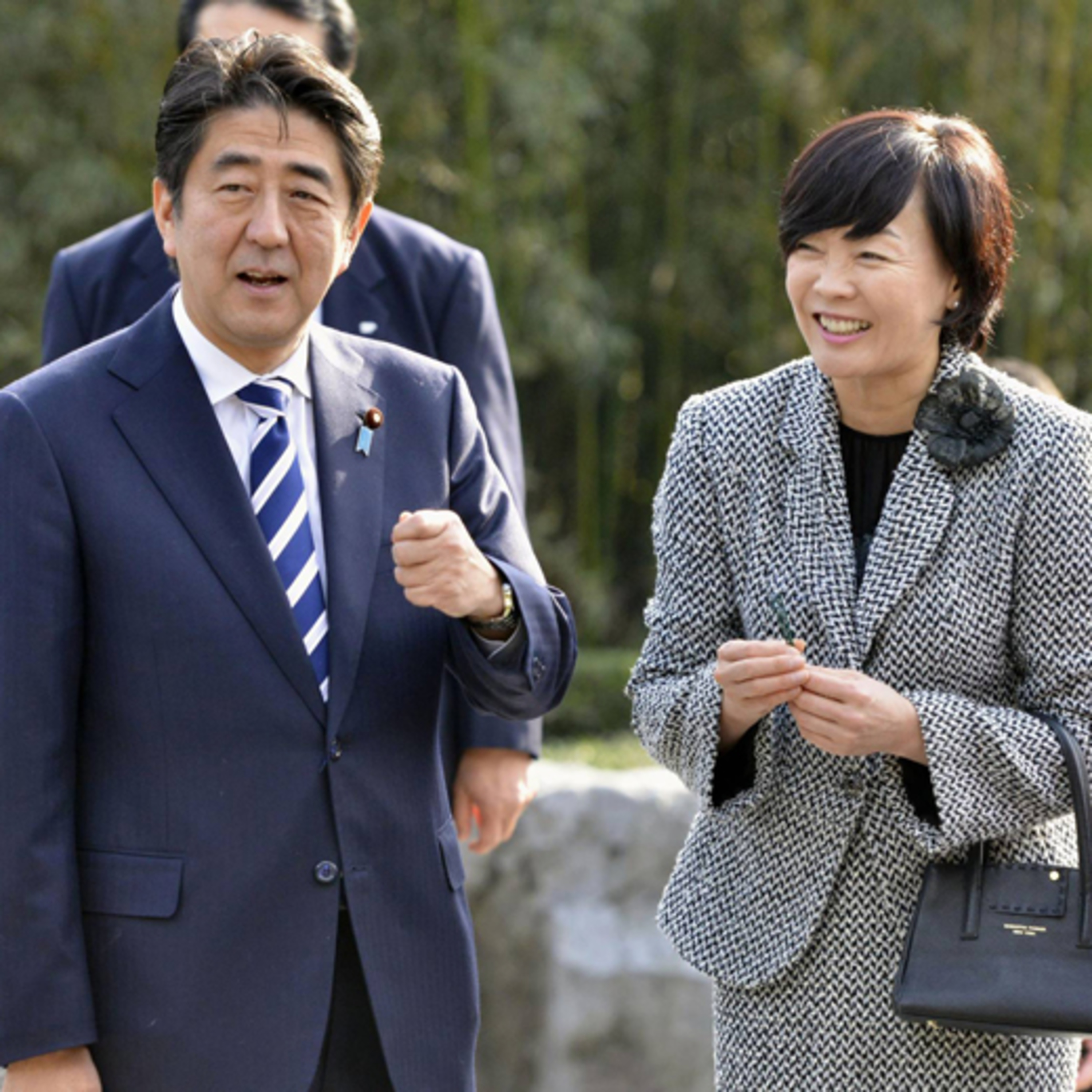 Akie Abe Người vợ sát cánh bên ông Shinzo Abe suốt 35 năm, tầm ảnh hưởng không phải ai cũng có được episode artwork