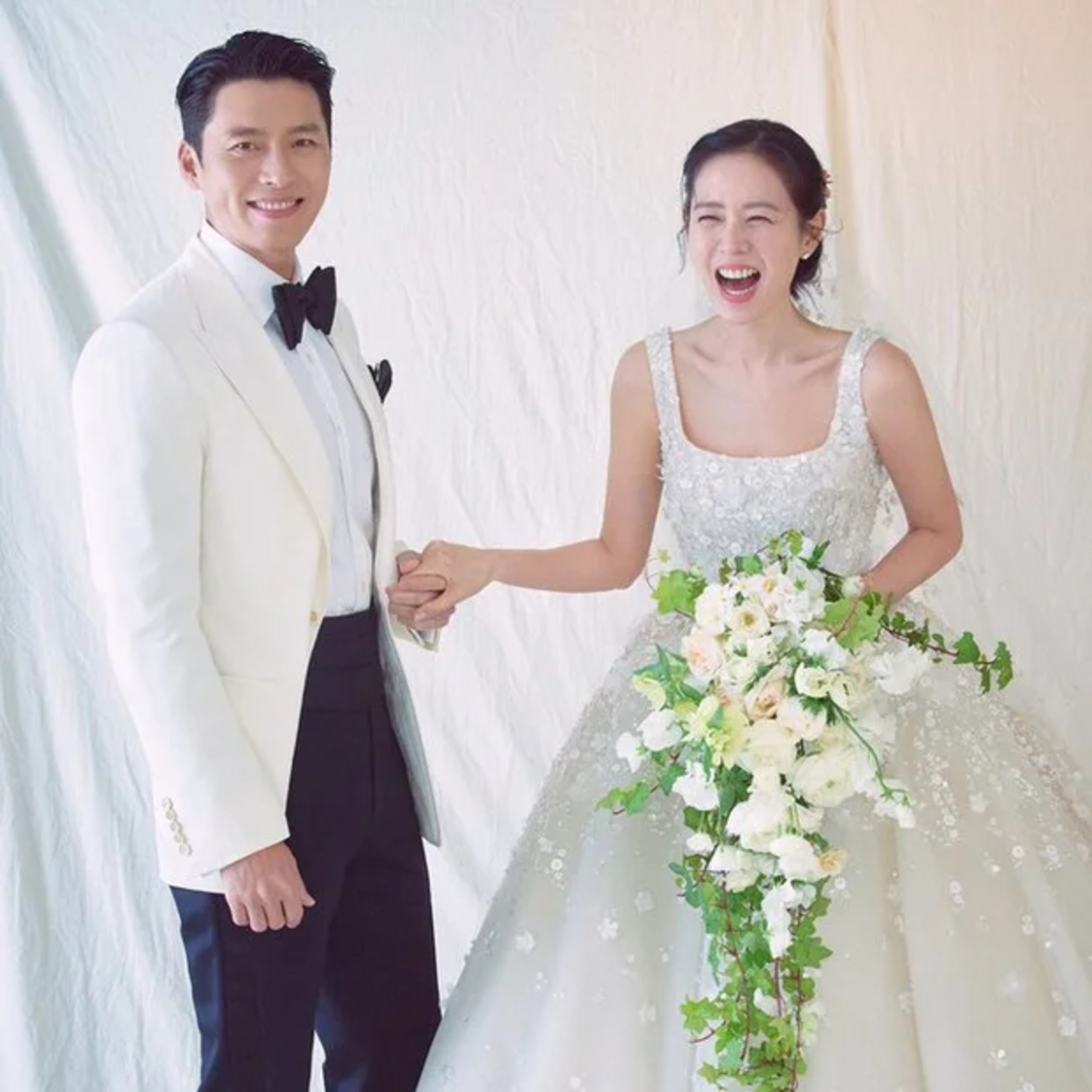 Hyun Bin và Son Ye Jin bị bắt gặp đi mua sắm, con đầu lòng là 1 bé trai? episode artwork