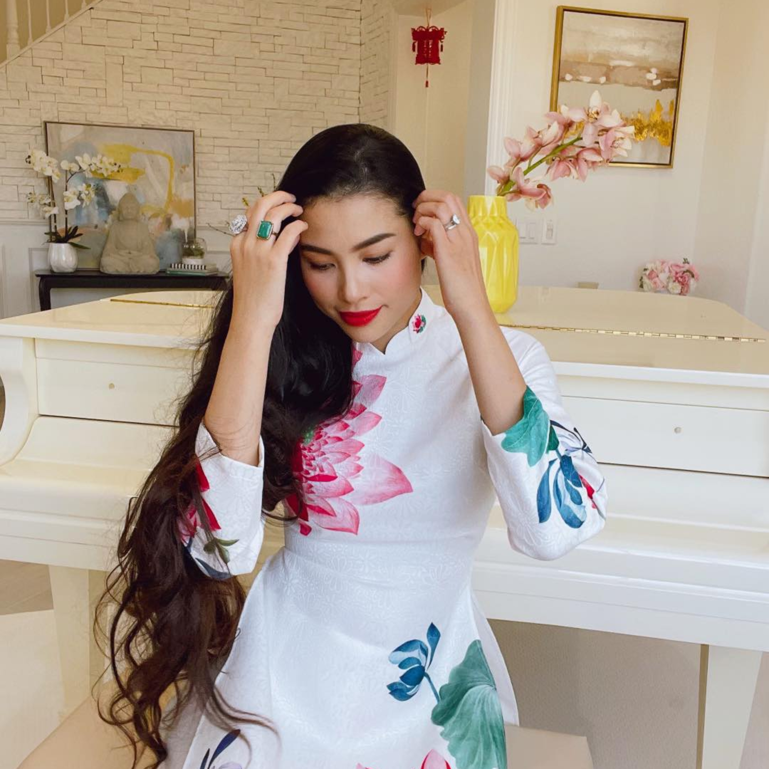 Phạm Hương và chồng doanh nhân về Việt Nam chụp ảnh cưới: “Cuối cùng ngày này cũng tới” episode artwork